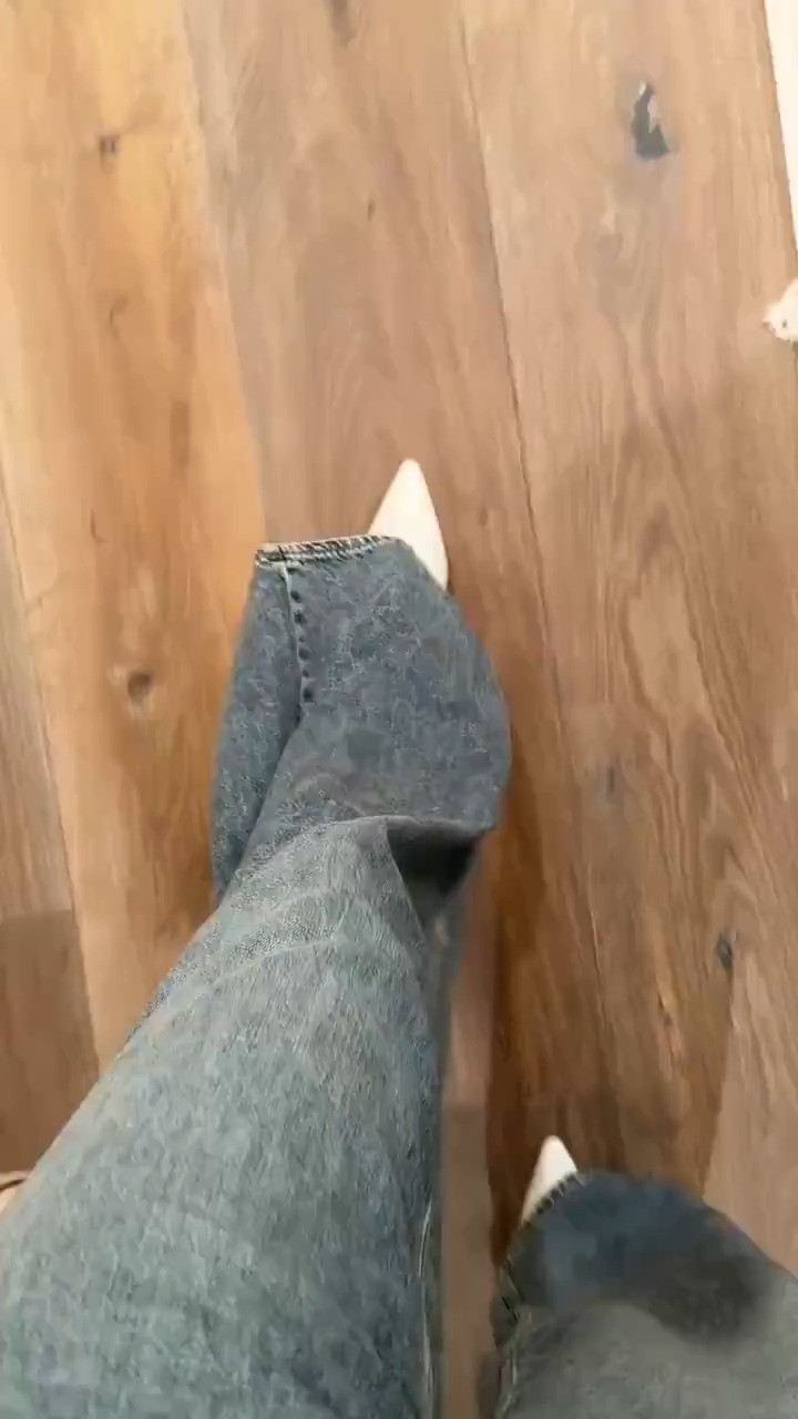 Love love the wash of these jeans! I’m just shy of 5-7” wearing the size 24, I sized down one so I would say they run slightly big #stylinbyaylin #aylin #jeans 

 #LTKgrwm #LTKootd #LTKOver40