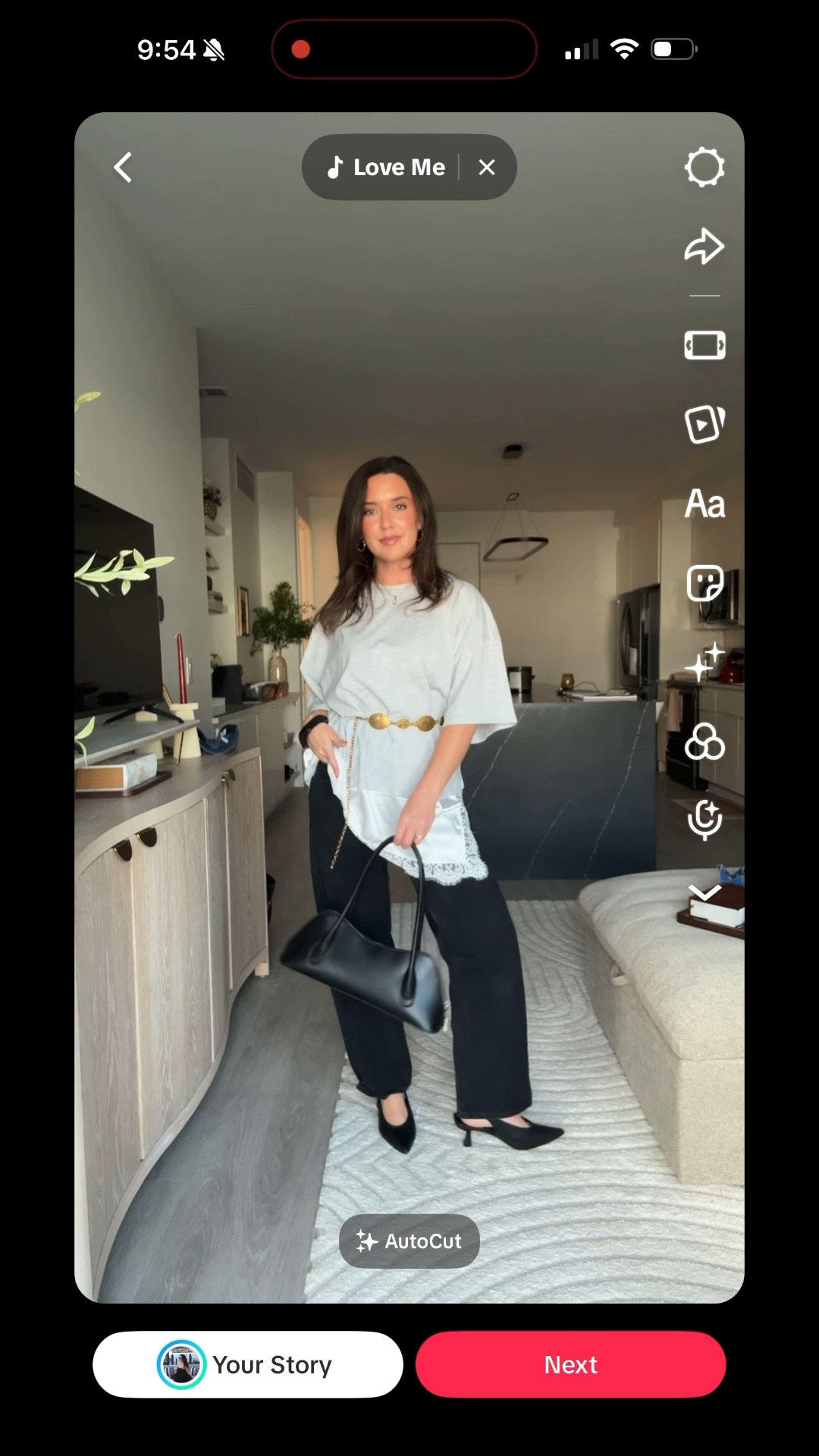 Size M shirt (should have grabbed a small!) 
Jeans / 28