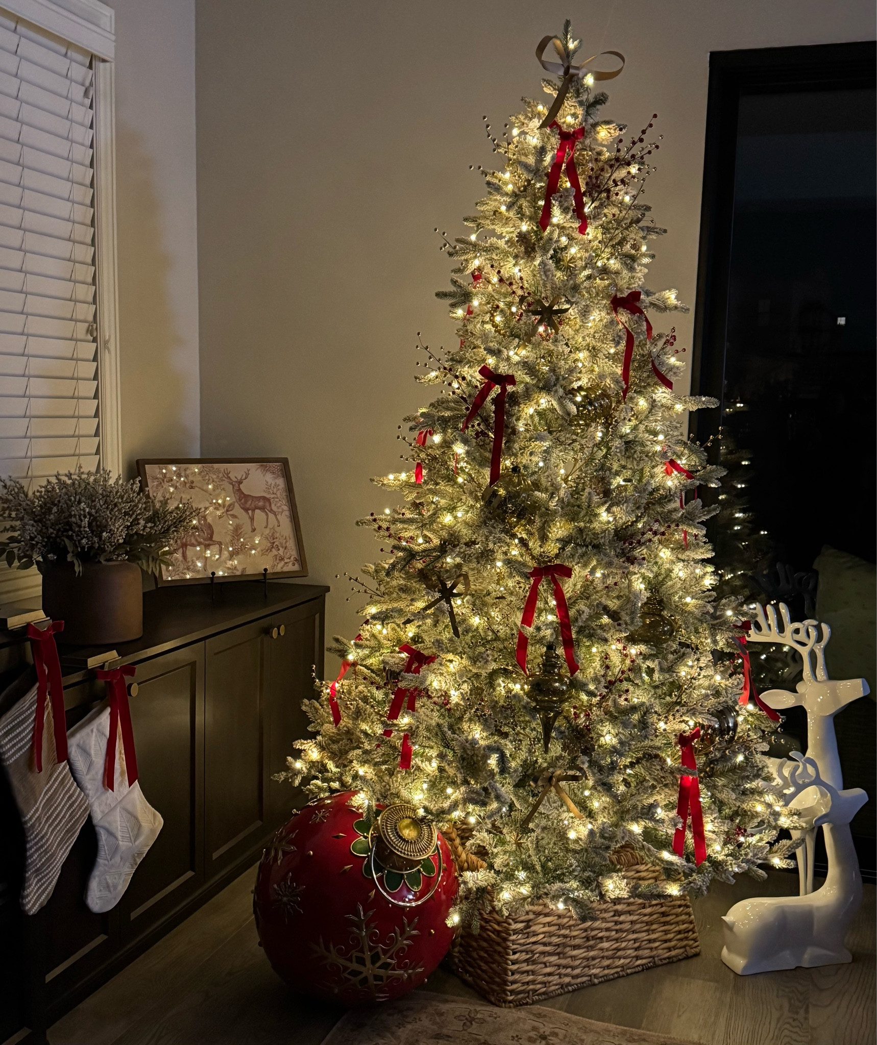 She’s pretty ❤️🌲

#LTKHome #LTKHoliday #LTKSeasonal