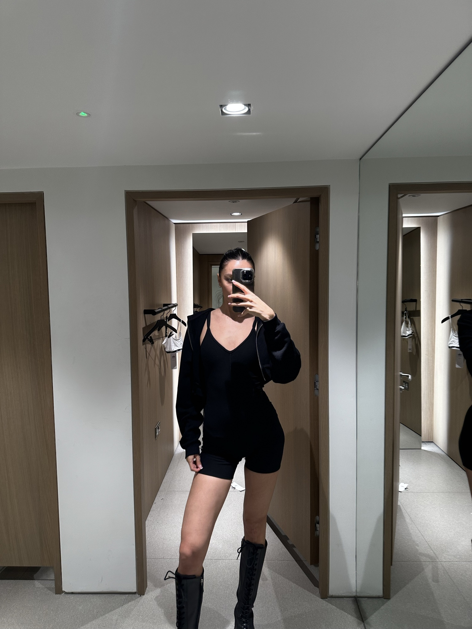 Alo yoga jumpsuit, alo yoga cropped hoodie, Kendal Jenner hoodie 
Sizes: Cropped hoodie -S
Onesie - XS

#LTKfitness #LTKeurope
