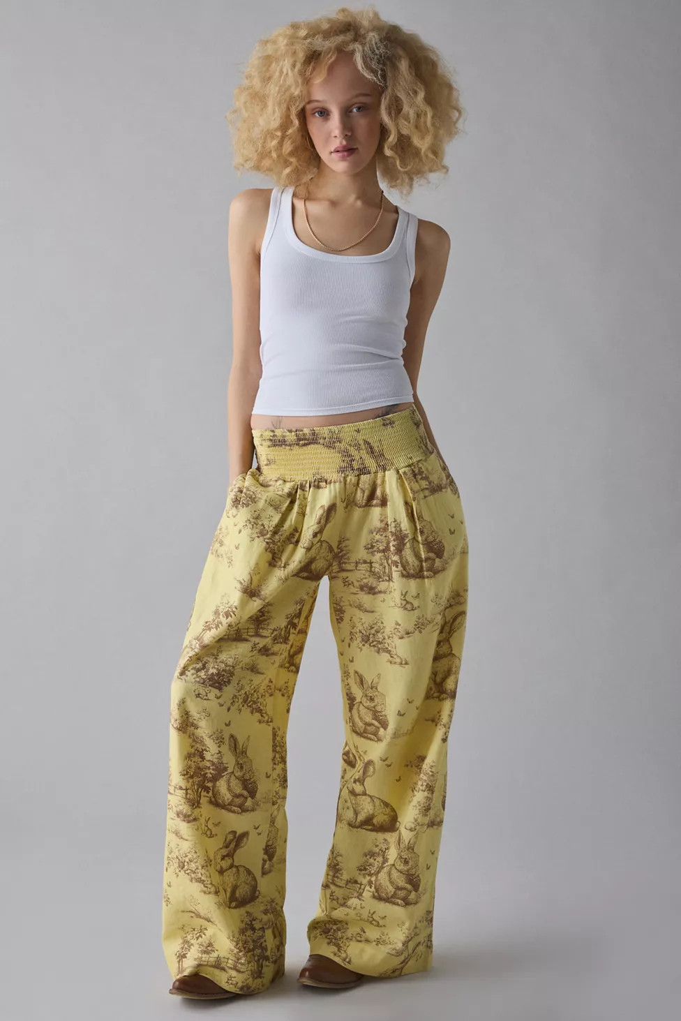 Kimchi Blue Caroline Smocked Wide Leg Linen-Blend Pant | Urban Outfitters (US and RoW)