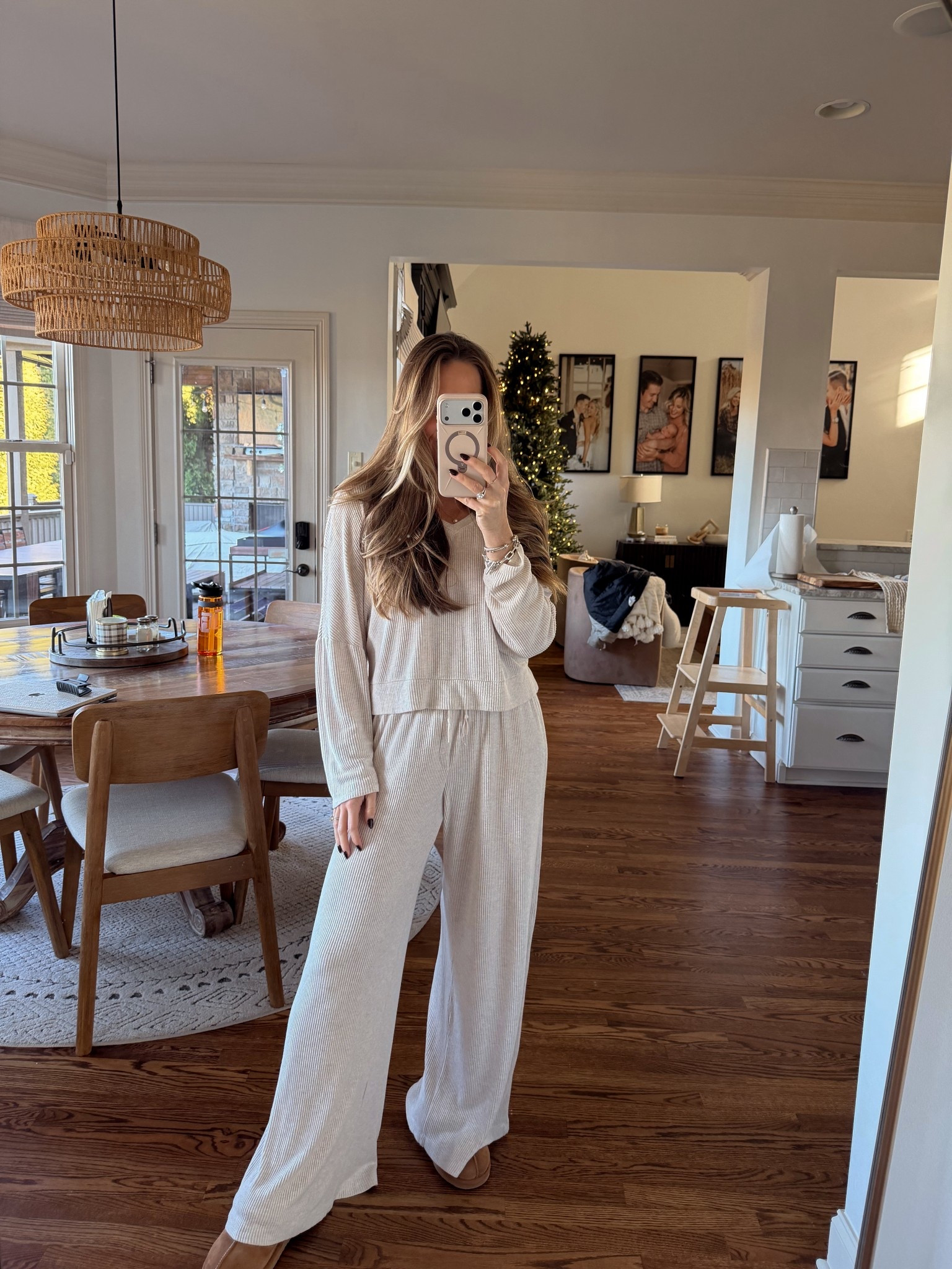 my allll time fav lounge set!!! 😍🤍 I’m in size small in the pants and medium in the top! 