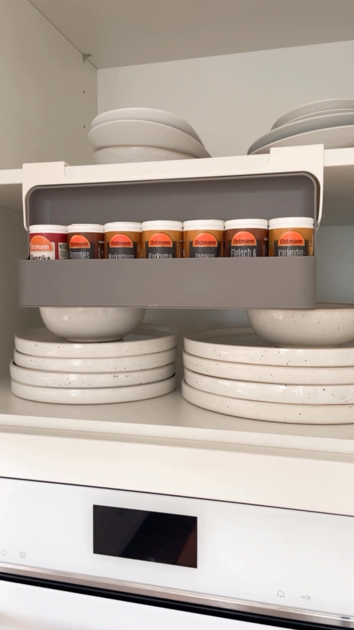 Heute hab ich 3 Tipps für euch wie ihr Hohlraum in euren Küchenschränken optimal nutzt und direkt mehr Platz in eurer Küche geschaffen habt! 🙌🏻 

#LTKdeutschland #LTKfamily #LTKhome