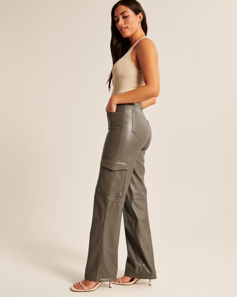 Women's Curve Love Vegan Leather Cargo 90s Relaxed Pants | Women's Bottoms | Abercrombie.com | Abercrombie & Fitch (US)