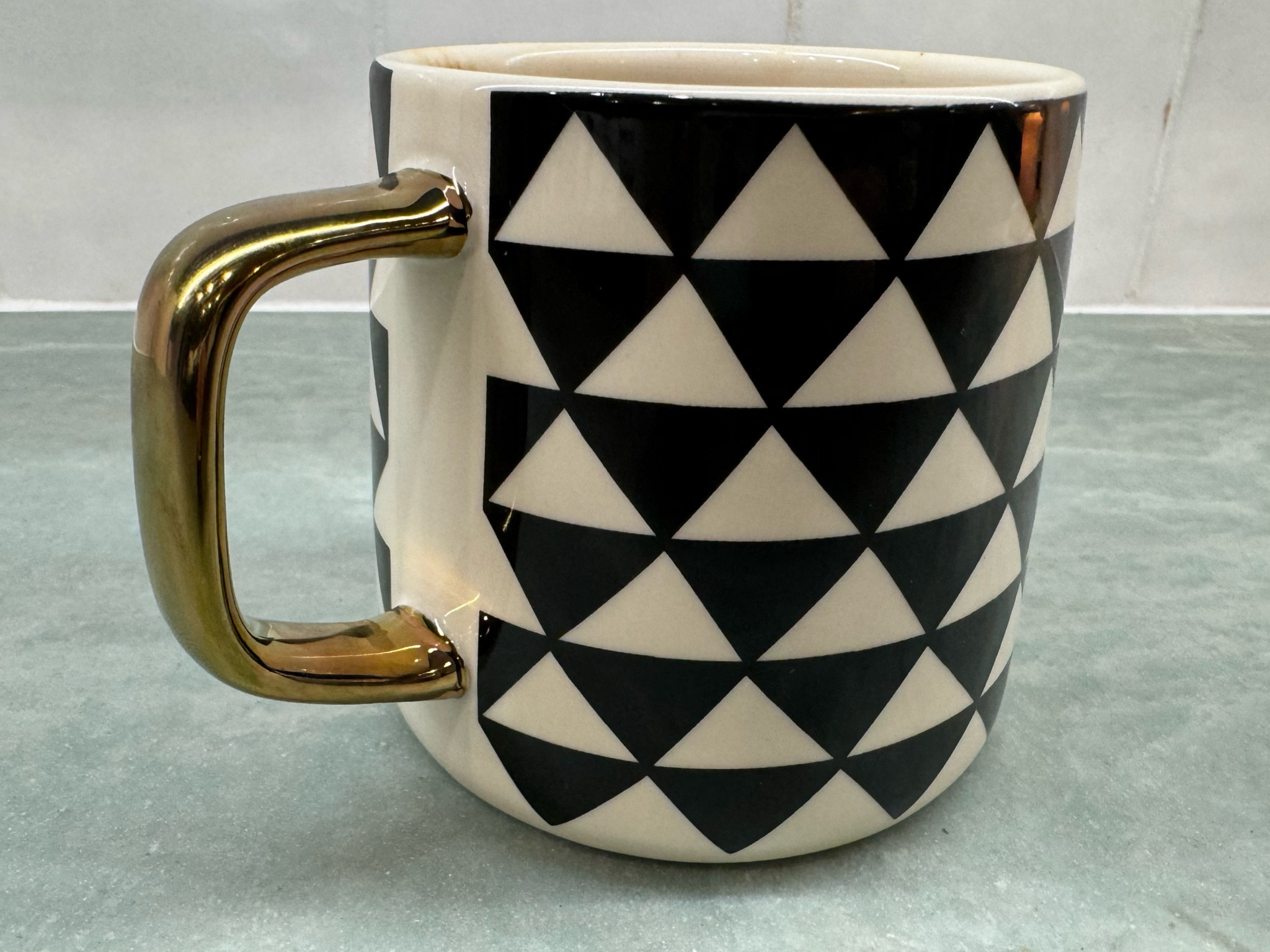 How pretty is this Walmart mug?! 😍 And it’s under $5! I’ve linked up some of my favorite Walmart coffee mugs below. These would make great gifts! 

#LTKhome #LTKfindsunder50 

#LTKGiftGuide