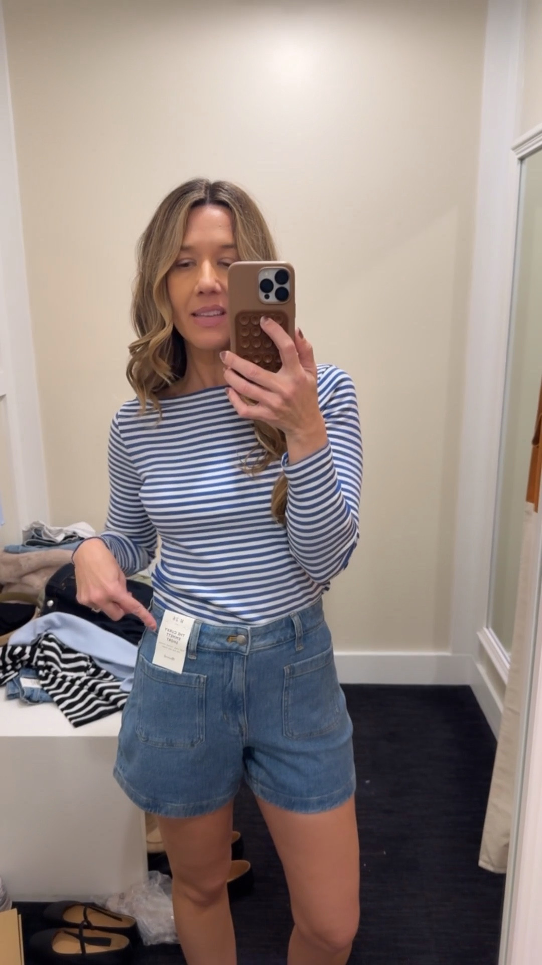 Styling these curvy denim shorts for spring
Size 26
Top medium @Madewell 