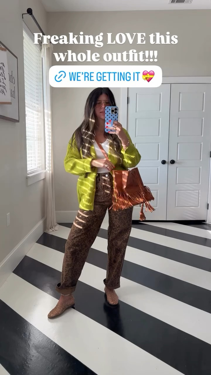 @Target with the cutest fall outfits! 
Lime green cardigan: s
leopard denim jeans: tts
rhinestone brown jelly flats: tts
White ribbed tank: xs

Code everydaysmitten on Loopy phone case! Freaking LOVE this whole outfit!!!

#LTKmomlife #LTKOver40 #LTKWorkwear