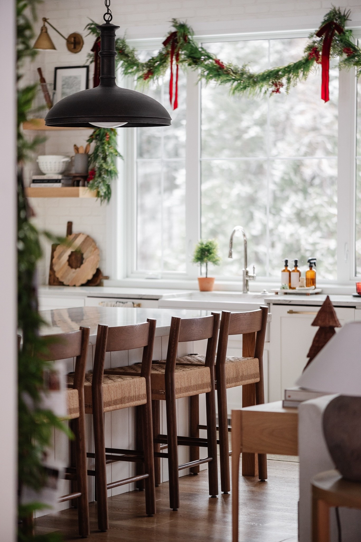 Shop my holiday kitchen below 

Kitchen decor,  home, decor, counter, stool, wall, sconces, kitchen, faucet, soap, dispenser, garland, bow, Christmas, holiday

#LTKHome #LTKHoliday #LTKSeasonal