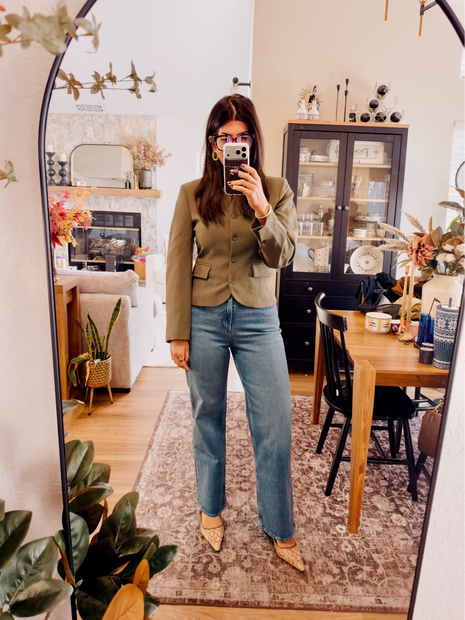 Work outfit of the day 
Medium blazer
29 regular length curvy jeans