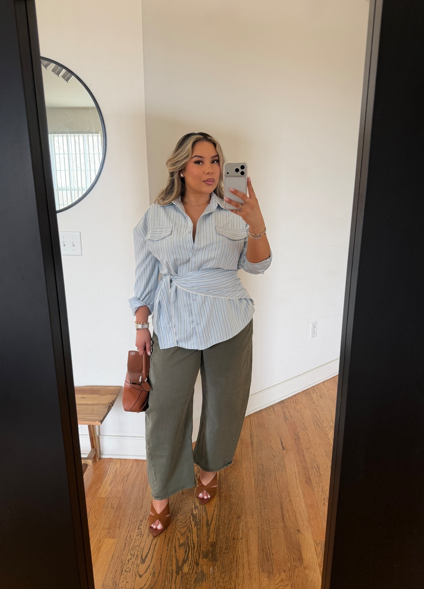Loved this fit so much it’s perfect for a spring Brunch🥰🩵 sizing ⬇️ 

Top: 8 
Jeans: 31 Curve Reg

#LTKSeasonal #LTKMidsize