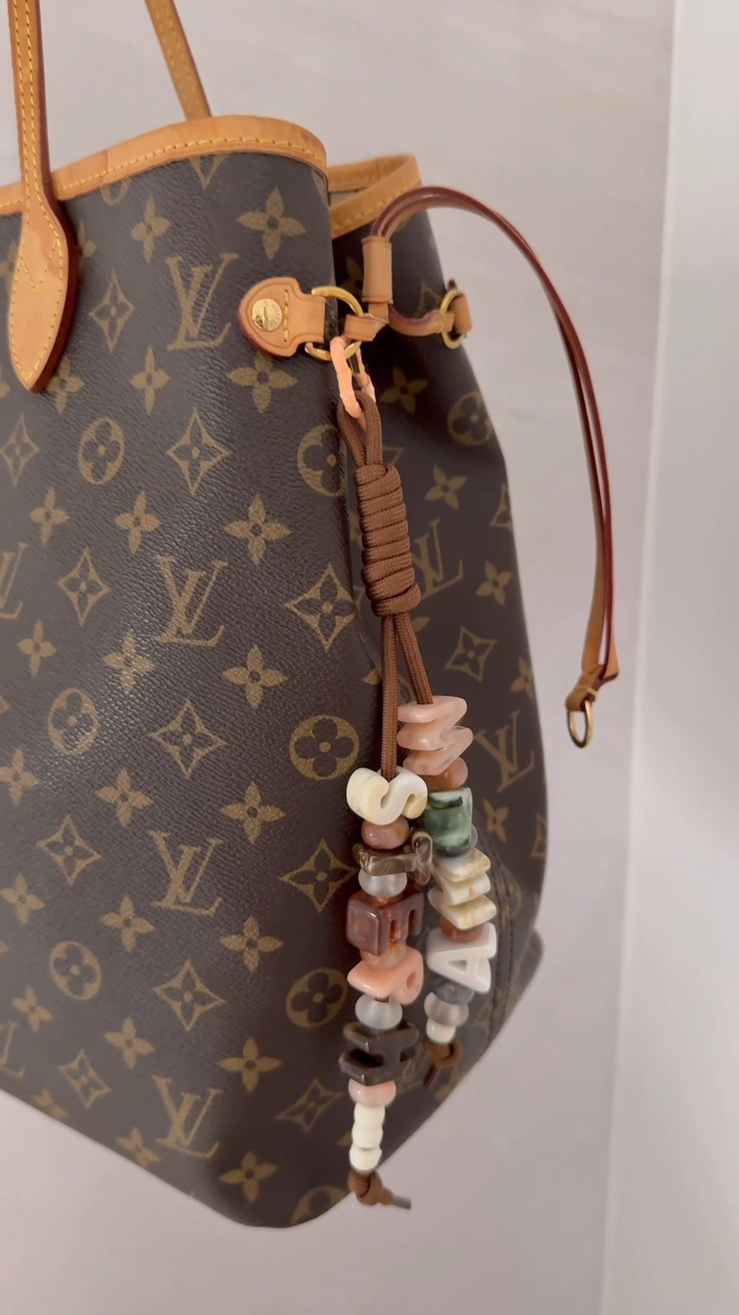 Keychain bubble letters marble veins diy

#LTKcanada #LTKsummer