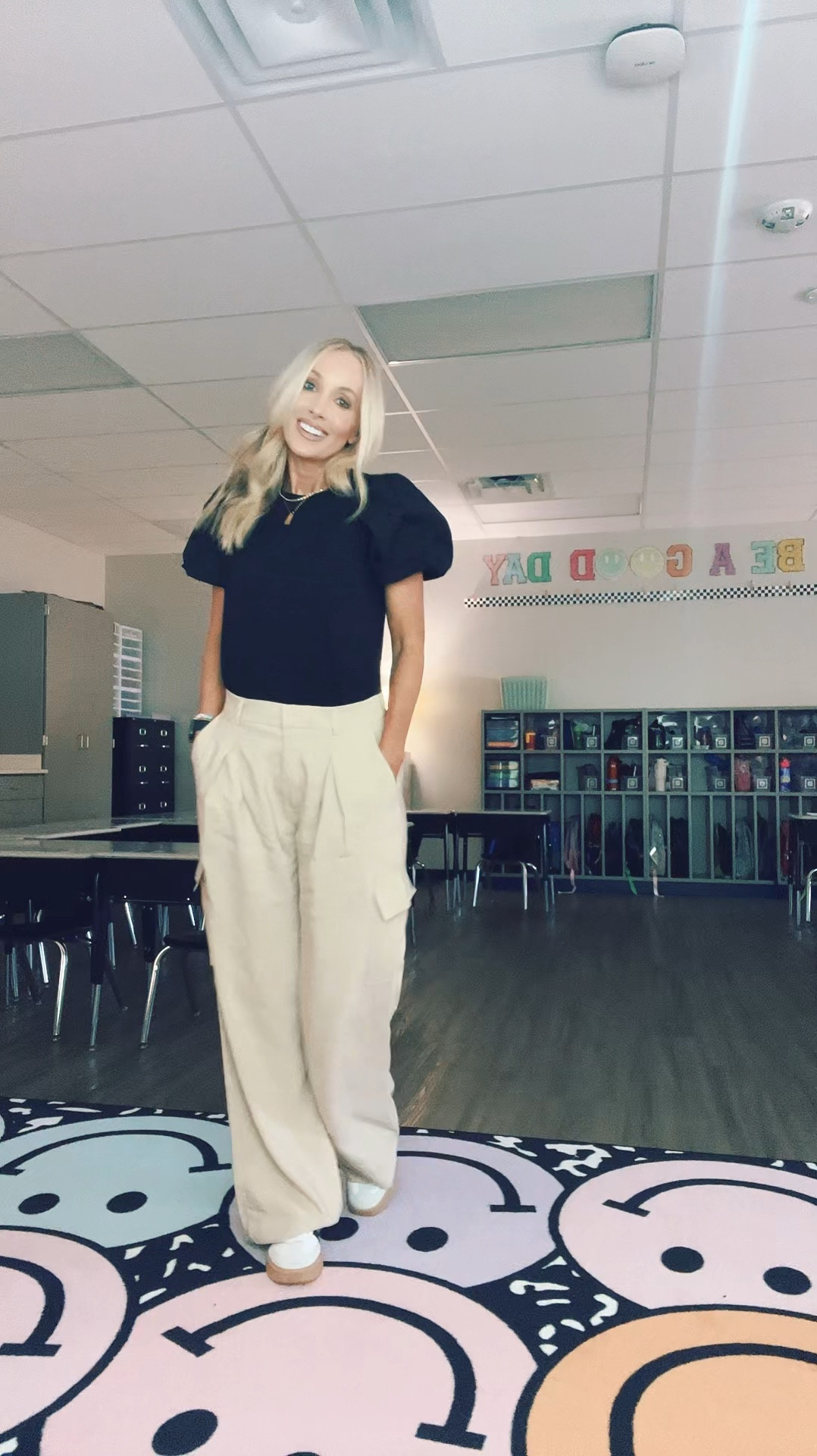 #teacher #workwear #teacherootd #cargopants #cargodresspants #sambas @abercrombie @walmart @adidas

#LTKWorkwear