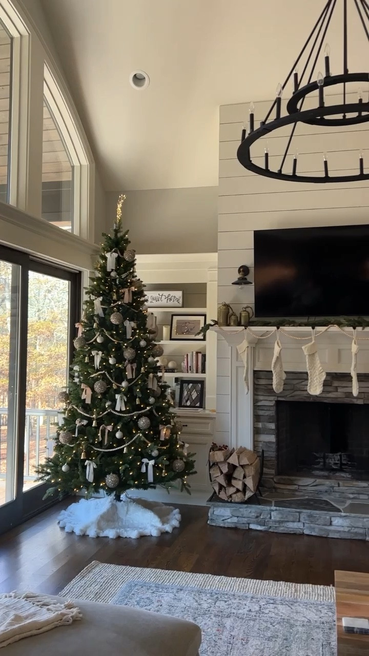 Decorate my tree with me! 😍🎄 So happy with how it turned out this year! So simply but pretty. 😌 The little bows are my fave part! Everything is so affordable too! ✨ Linking everything for y’all on the @shop.ltk app! 

#LTKHoliday #LTKhome #LTKunder50