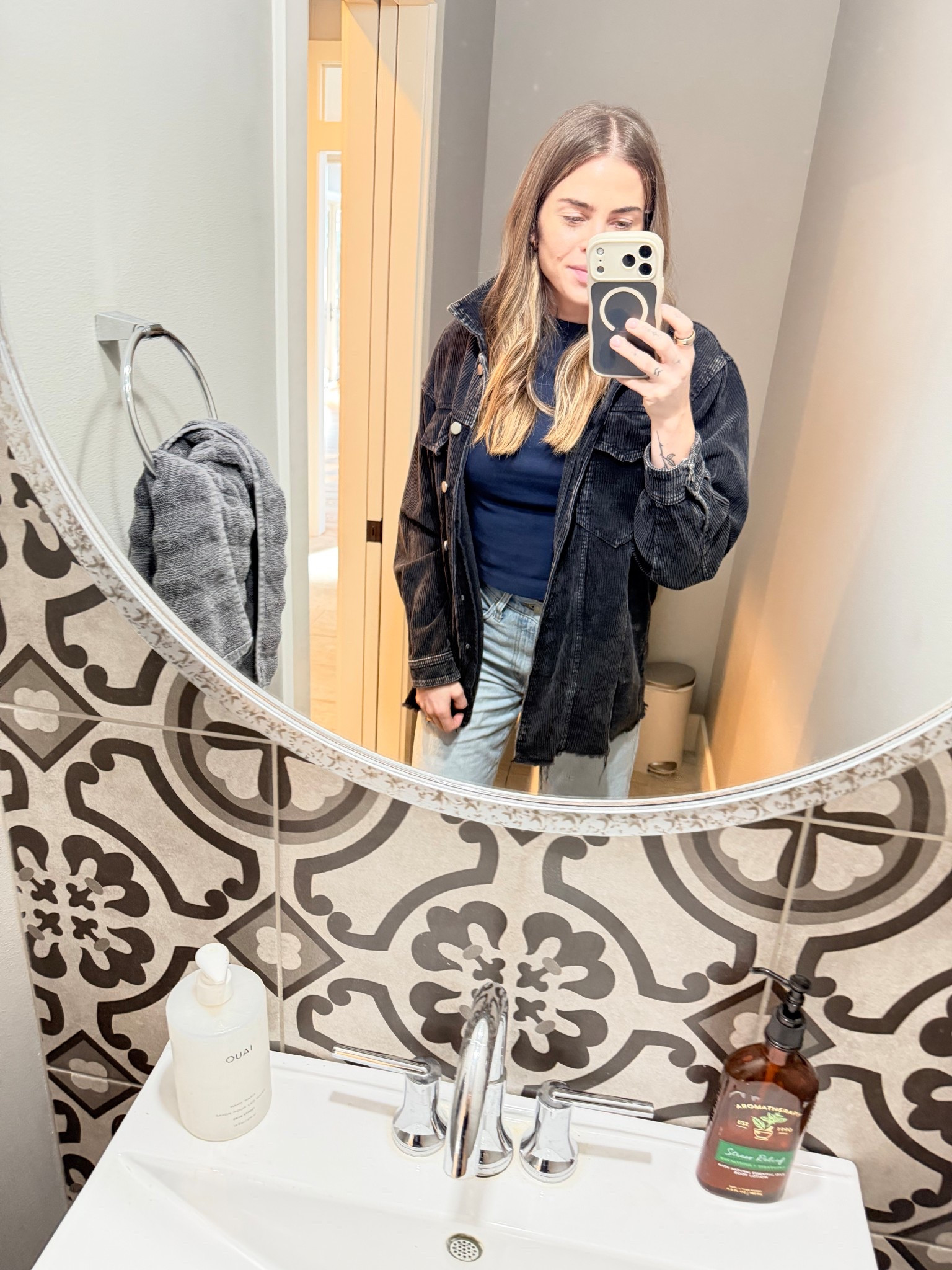 Coffee with a friend ☕️
Simple layers, comfy vibes ❤️

#LTKgrwm #LTKmomlife #LTKdayinmylife