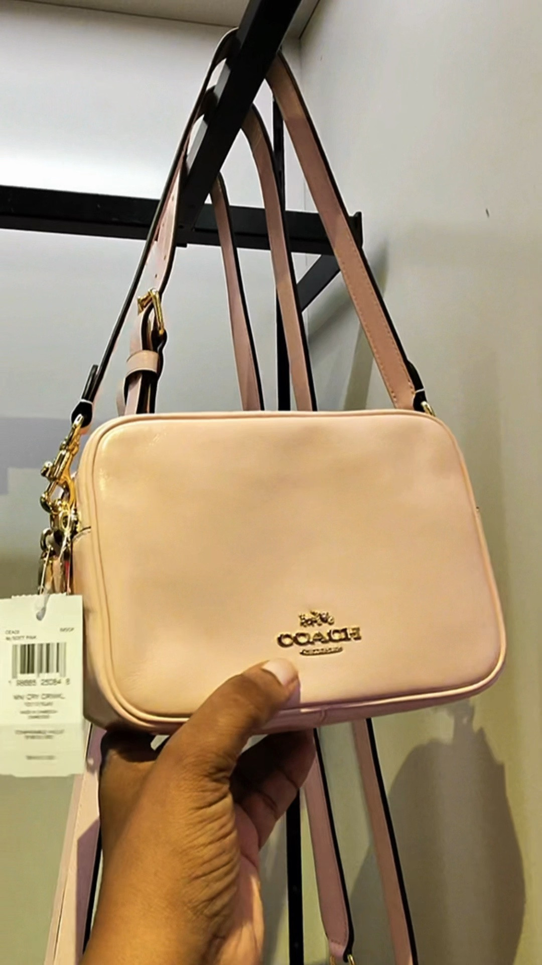 The pink COACH Carey bag is the perfect mix of cute and classy 💕 The soft shape, polished details, and pretty pink color make this bag such a statement piece for everyday outfits or date night looks. I’m obsessed with how chic and feminine the Carey bag looks styled with any outfit. #coachcarey #coachbag #pinkbag #designerhandbag