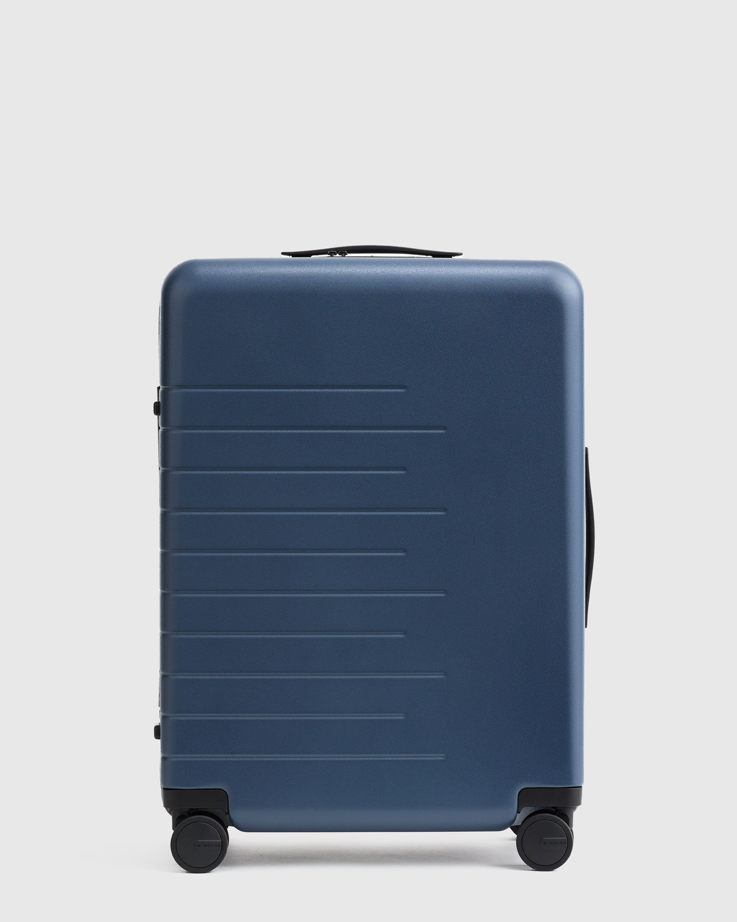 Quince | Expandable Medium Check-In Suitcase in Navy, Polycarbonte | Quince