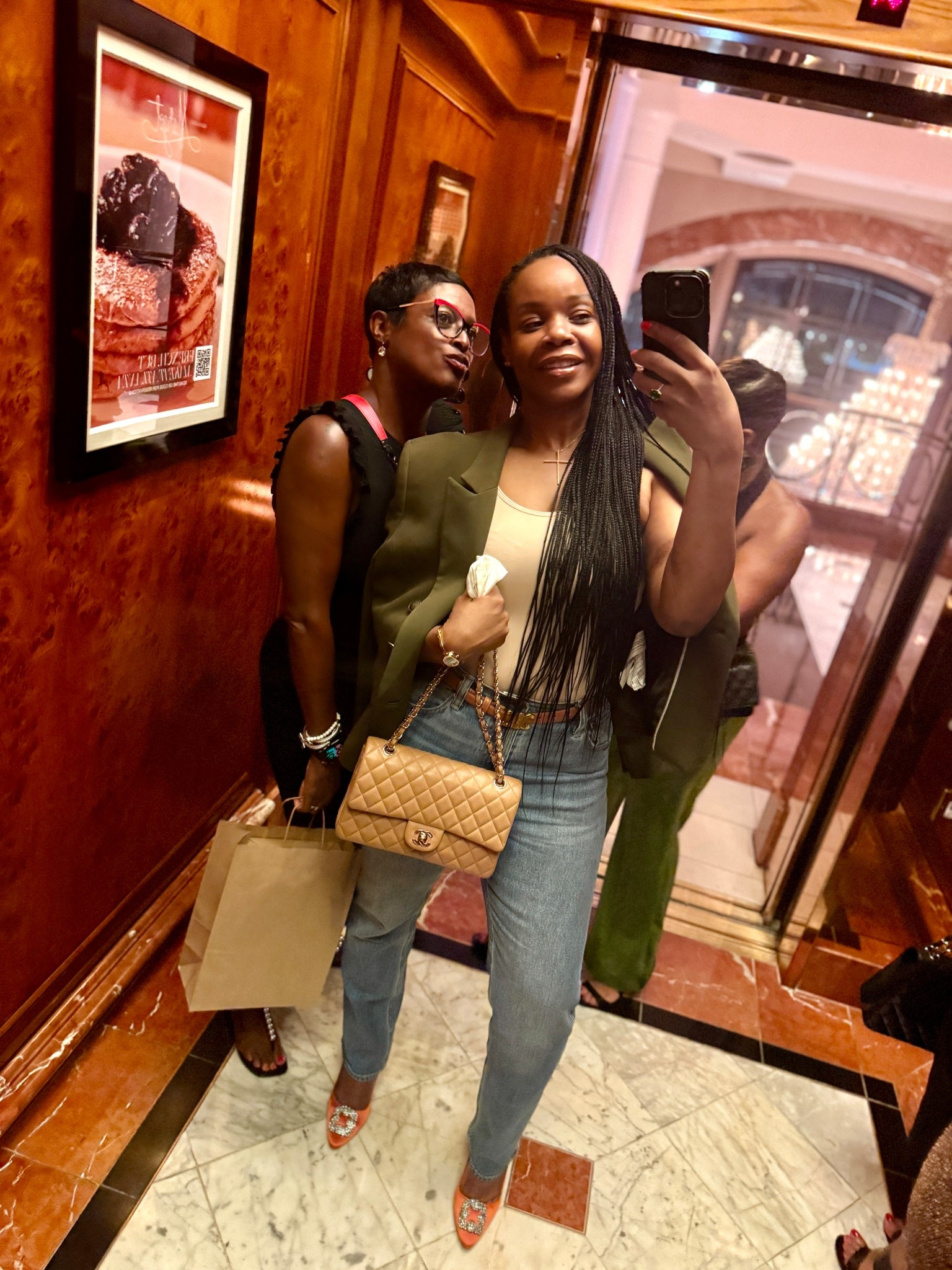 An unplanned outing, those always turn out to be the best time. I was dressed and out of the house in 30 minutes to meet my girlfriend. we had a ball. #girlsnightout #lastminuteplans #fourseasons #barmargo #manoloblahnik #balenciaga #chanel

#LTKMidsize #LTKOver40 #LTKStyleTip