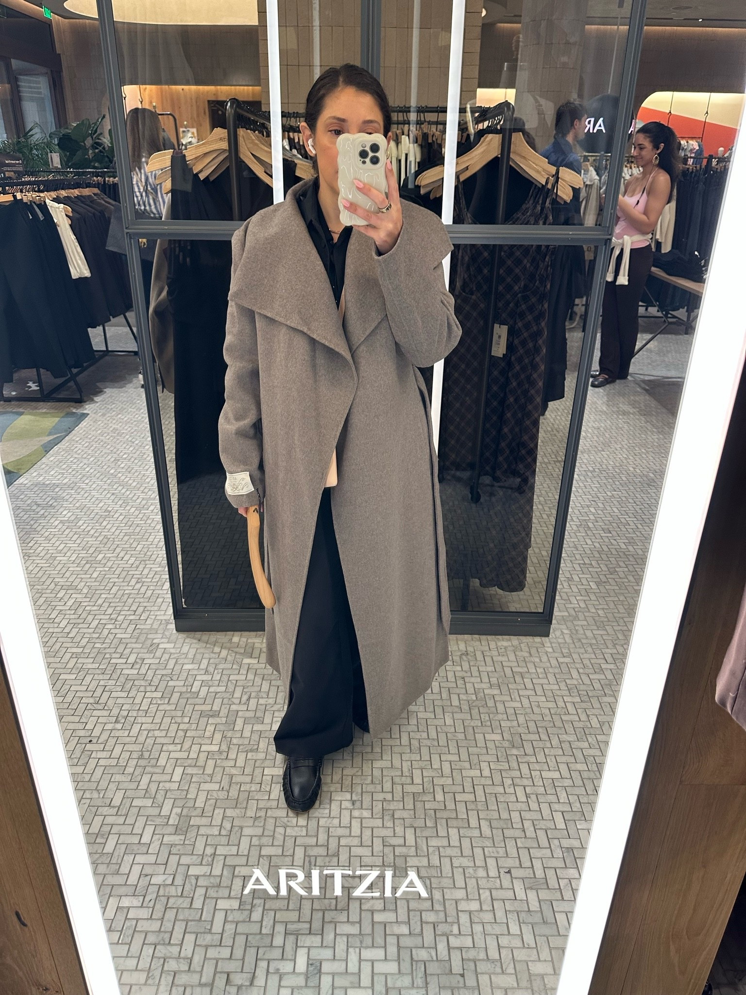 Im looking for a new coat for the Fall and I went into Aritzia to try a few on for size. August/September is always a good time to reassess what you may want to add to your wardrobe for the coming season.

#LTKSeasonal #LTKWorkwear #LTKTravel