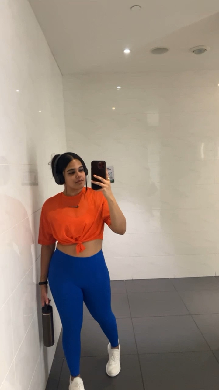 One of my latest gym outfits. I’ve been trying to wear cute workout fits that make me feel good and get me excited about working out. 

Today was cardio day so I wore these high waisted leggings from Fabletics with an orange sports bra from gymshark. I wore this orange top from Nike, which I bought a few years ago. I live having one of a kind pieces like this that you won’t see other girls wearing. 



#LTKmidsize #LTKfitness #LTKstyletip
