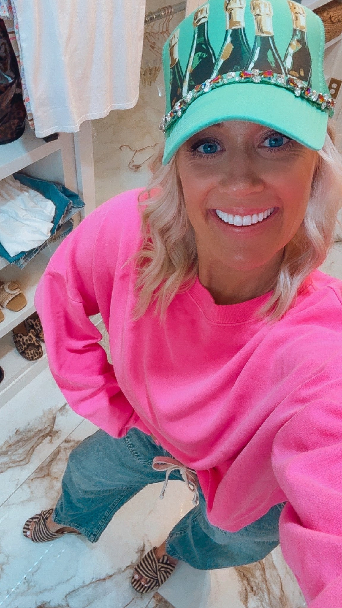 This whole fit is an obsession 
Sweatshirt size large 
Pull on jeans - size small 