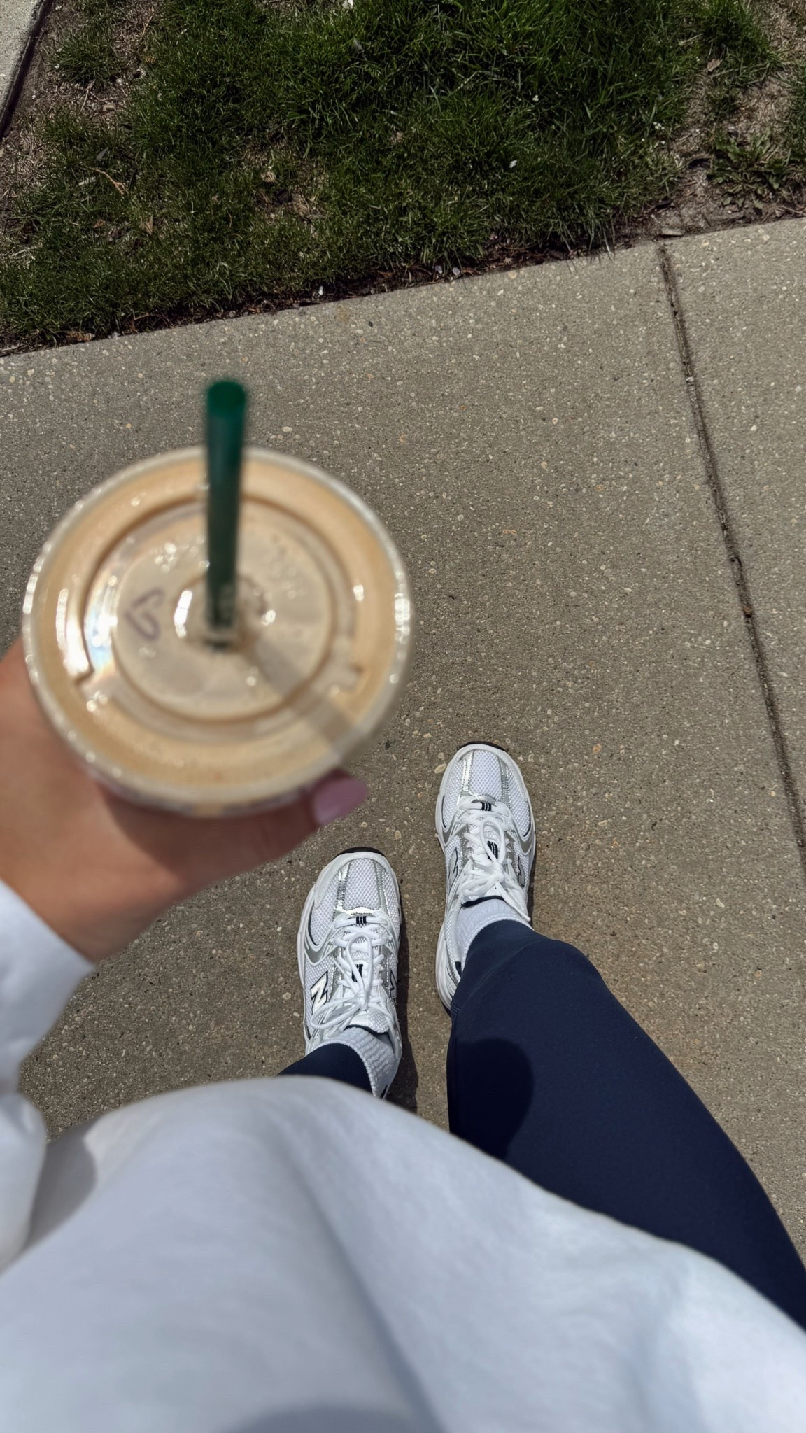 Hot girl walk OOTD #OOTD #Aloyoga #newbalance 🩵

Sports bra - Alo
Leggings - Alo
Socks - Aerie
Sneakers - New Balance from Footlocker 