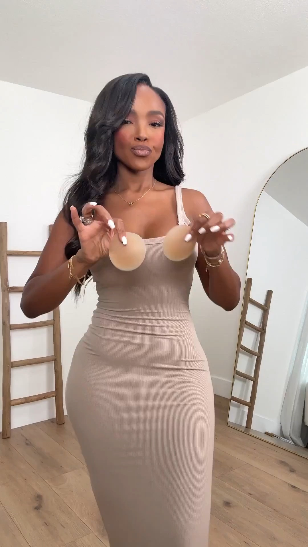 Hi Babes!

This is one of those outfits that always looks polished no matter where you're headed 🤎✨

I love the combination of the fitted mocha maxi skirt with the crisp white button-down. It gives that effortless coastal-luxury vibe while still being comfortable and easy to wear. The neutral color palette feels elevated, timeless, and incredibly flattering.

Where to wear this:
• Vacation sightseeing
• Brunch with the girls
• Weekend shopping
• Resort destinations
• Casual date nights
• Coffee runs that turn into all-day plans

The beauty of this look is how versatile every piece is. The skirt can be styled with tanks, bodysuits, or sweaters, and the white shirt is a staple you'll reach for year-round. Cost per wear on pieces like these is unmatched.

Everything is linked below.

xx Kira | IG: KirasFashionFinds

34D - 27 - 40 • Size Small or 4

#LTKgrwm #LTKootd #LTKvlog