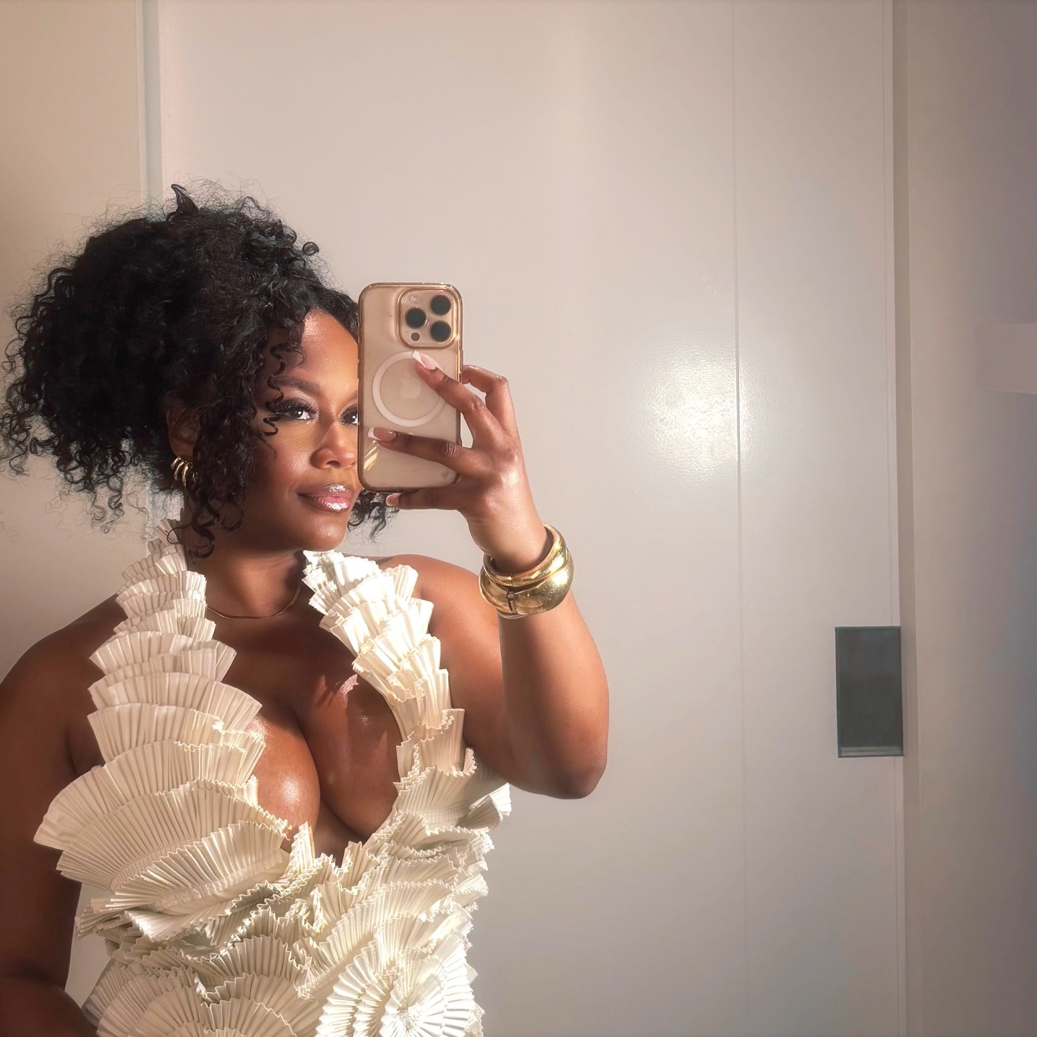 This dress from @shopakira  was amazing, BUT, have you seen the top?!
The "Notify me when available" button gets utilized often when I shop. You'll be surprised how many times an item has been restocked and I was actually notified about it.
Whether you're a dress or top girlie, @shopakira is where to find this design 😘

#LTKootd #LTKPetite