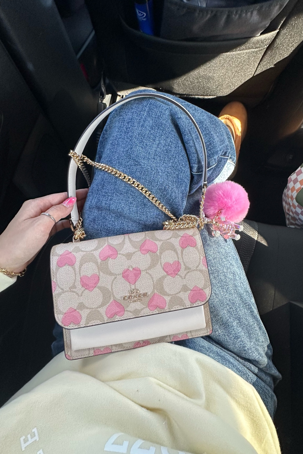 OOTD🩷🎀👛

#LTKBeauty #LTKItBag #LTKStyleTip