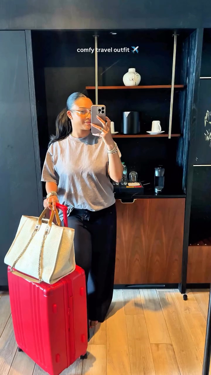 The most comfortable travel outfit ✈️

#traveloutfit #travellook #casuallook #airportoutfit #comfortableoutfit 
Travel outfit ideas | airport outfit ideas | casual outfit ideas

#LTKdayinmylife #LTKootd #LTKTravel