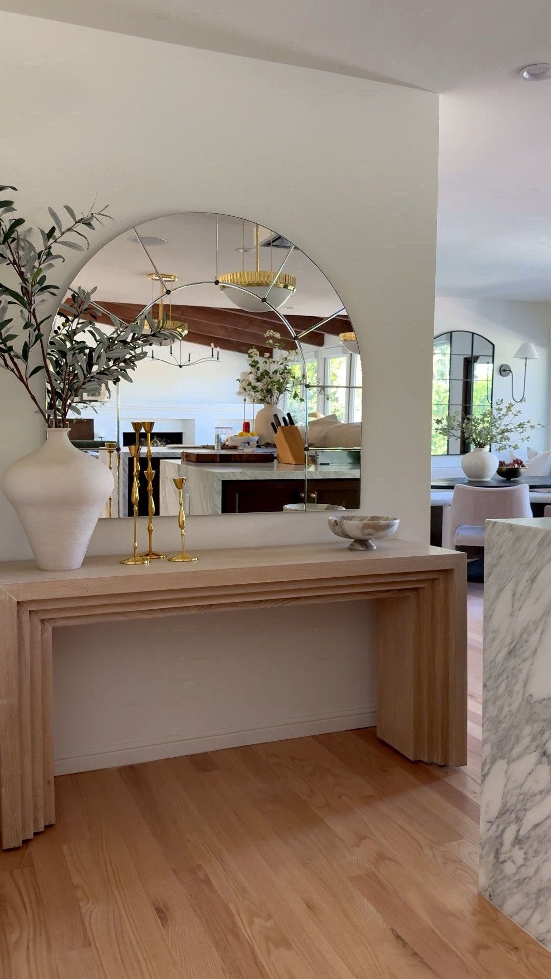 Sale alert on my console table!

#LTKHome #LTKSaleAlert #LTKSeasonal
