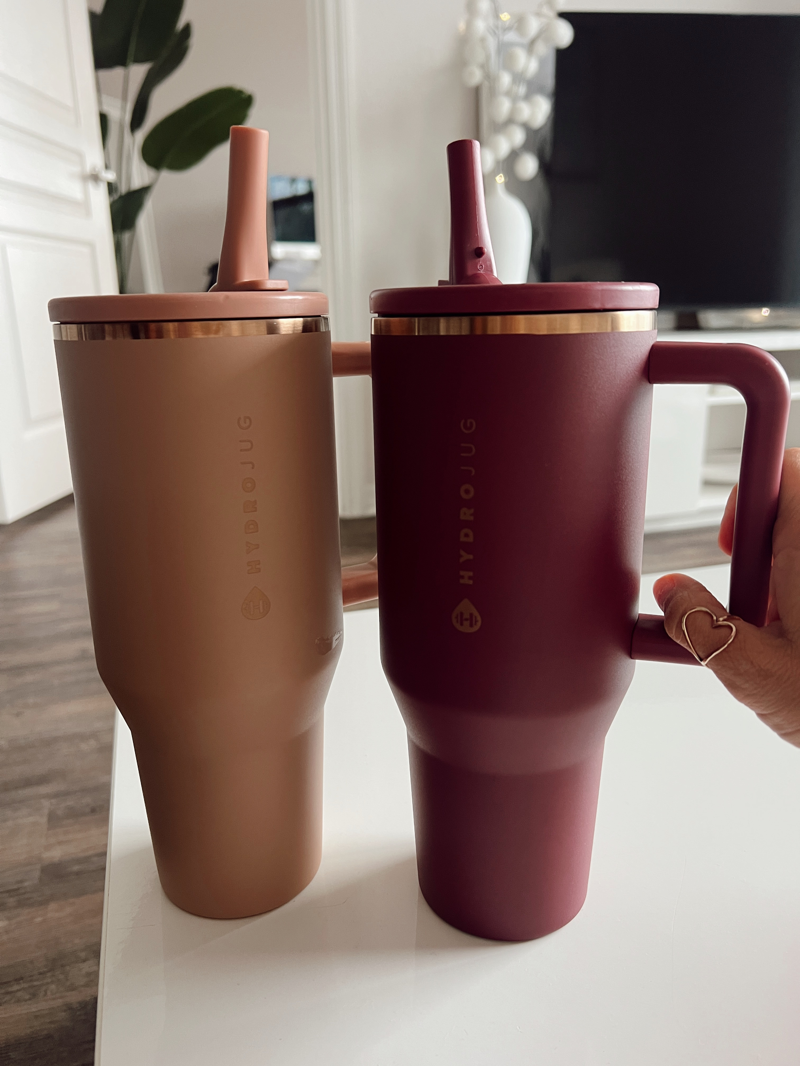 Fall hydration but make it cute 🍂🧋✨ Obsessed with my 32oz HydroJug Traveler in Caramel + Ella’s in Merlot 🤍 Leak-proof, durable, and so easy to carry everywhere. @hydrojug #HydroJug #StayHydrated #HydroJugFall 

 

#LTKFallSale #LTKSeasonal #LTKFamily