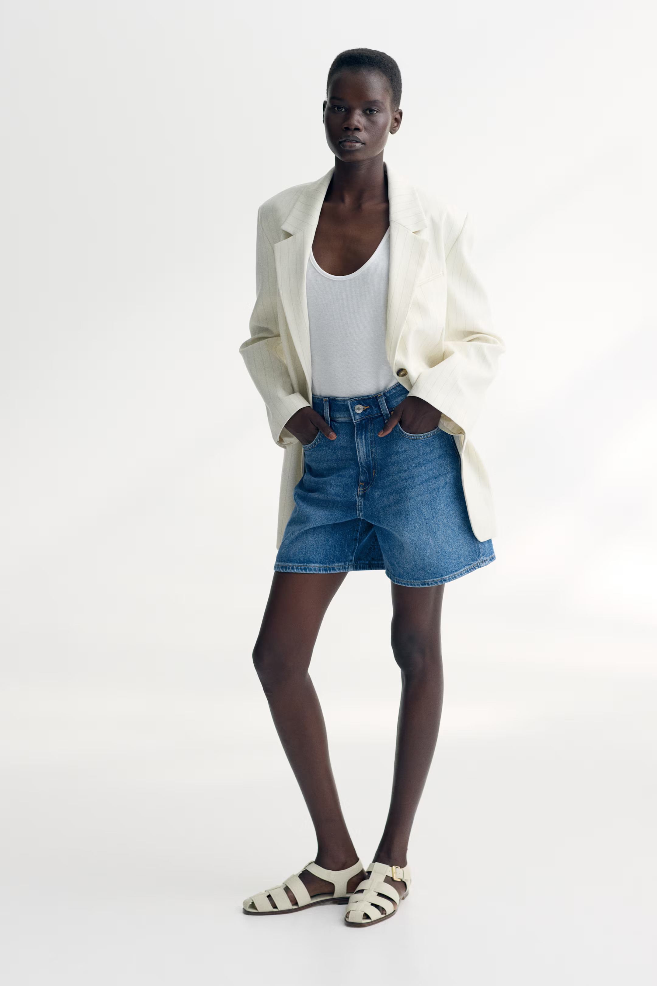 High-waisted denim shorts | H&M (UK, MY, IN, SG, PH, TW, HK)