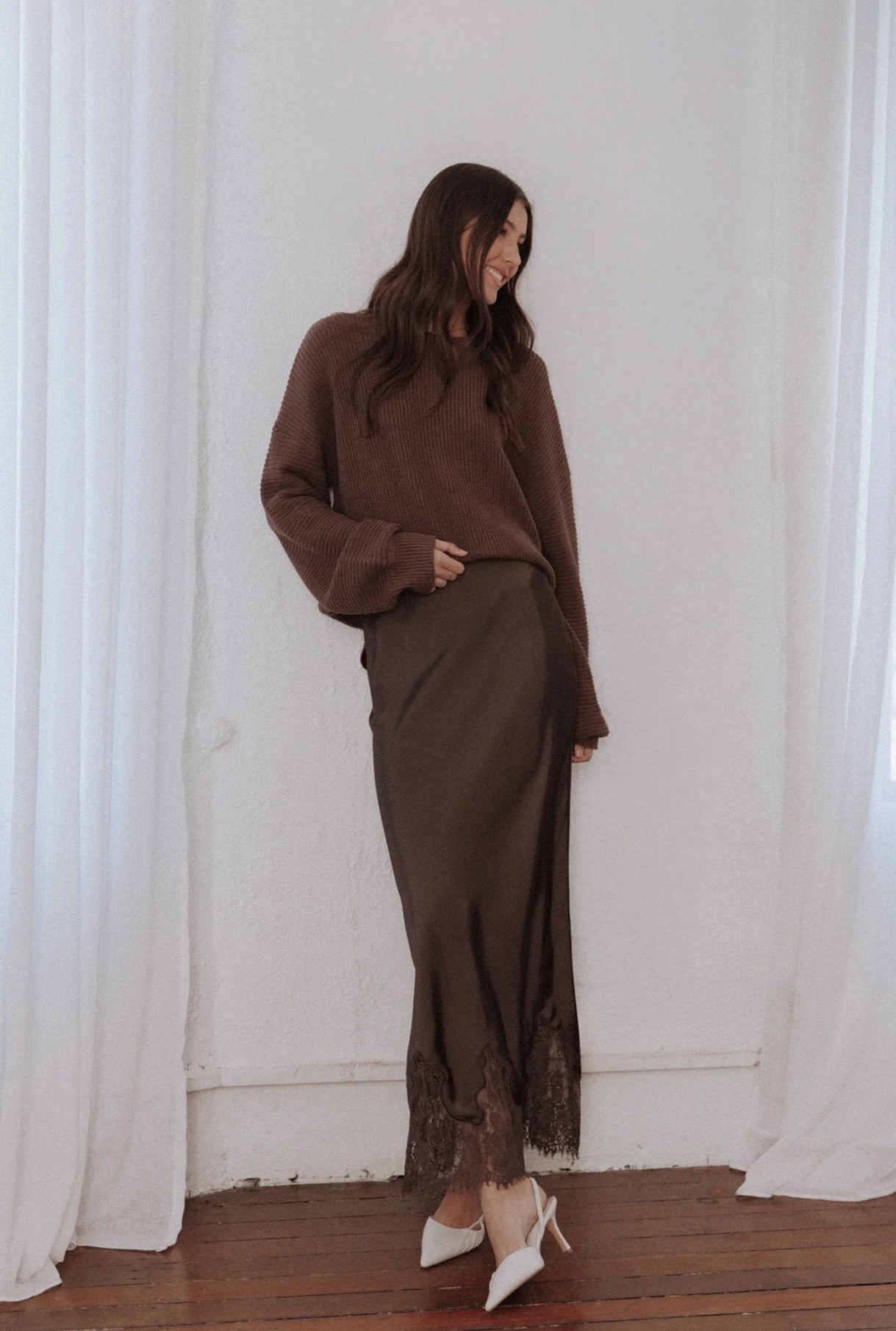 Lace trim midi skirt outfit #laceskirt #skirt #longskirt #fallfashion #winterfashion #brownskirt

#LTKFindsUnder100