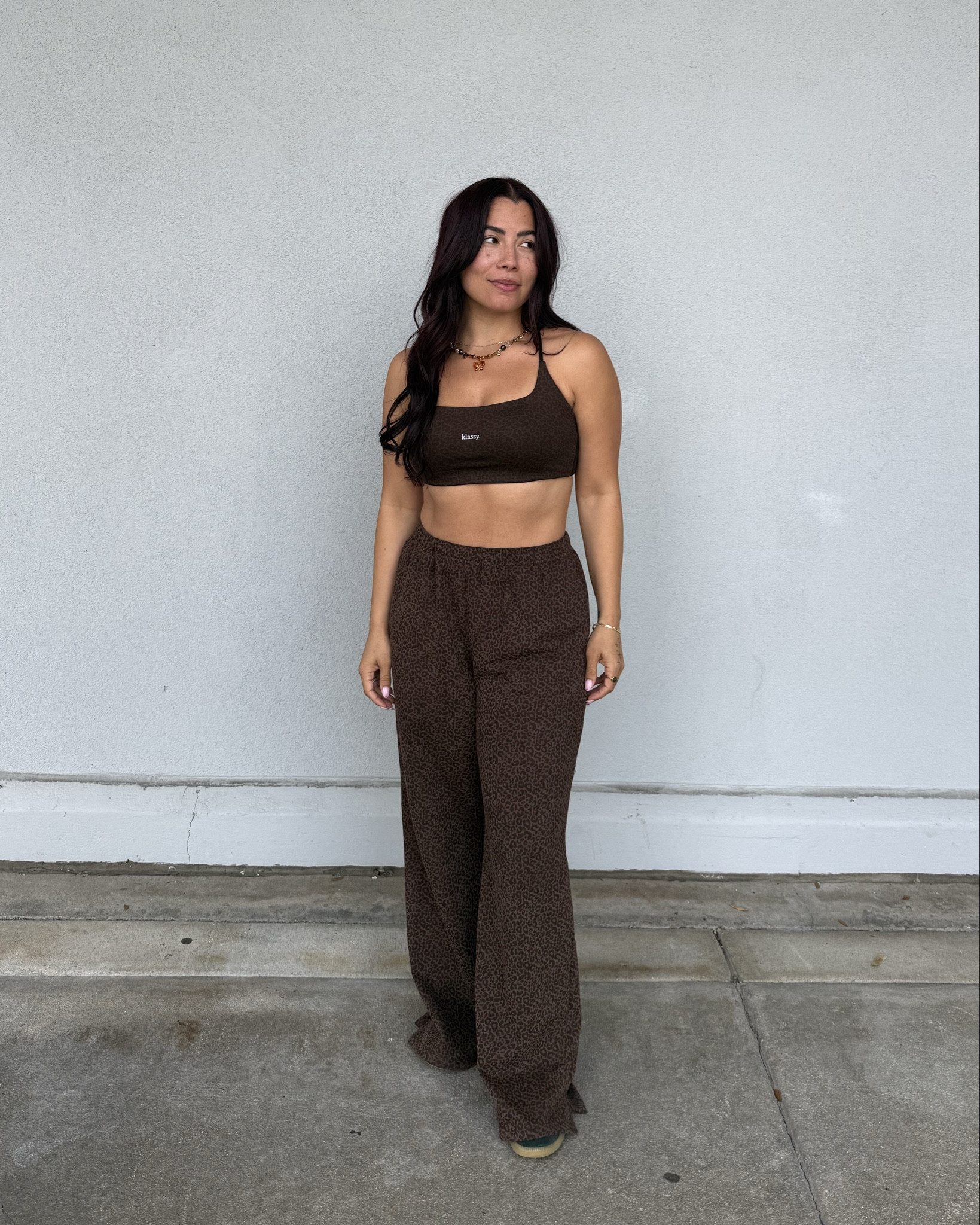 loving this @klassy set
Wearing a medium in the top and small in the pants 

#klassy #activewear #sweatpants #sportsbra #gymwear #athleisure 

#LTKootd #LTKActive #LTKfitnessgoals