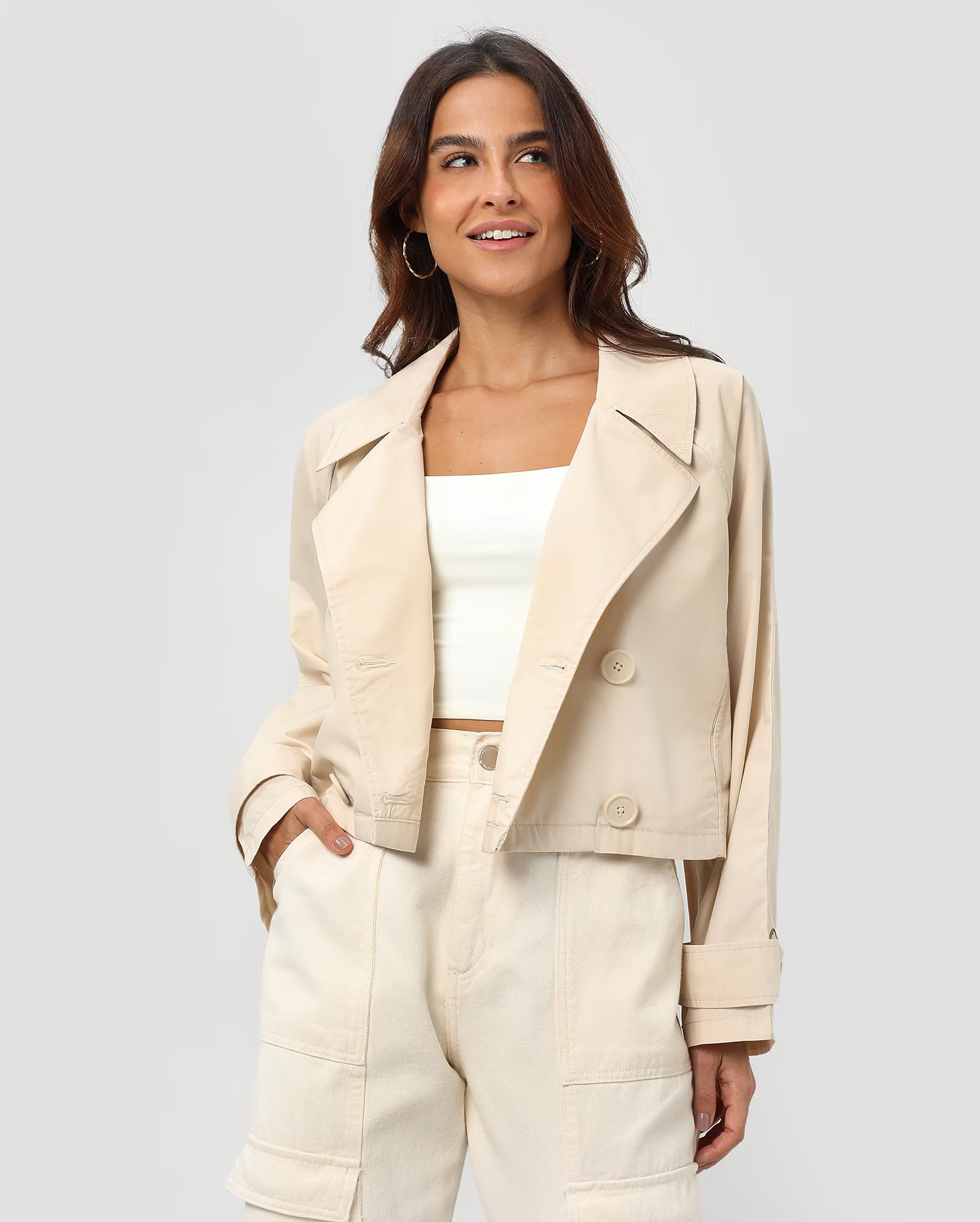 Jaqueta feminina ampla com botões bege | Pool by Riachuelo | Riachuelo (BR)