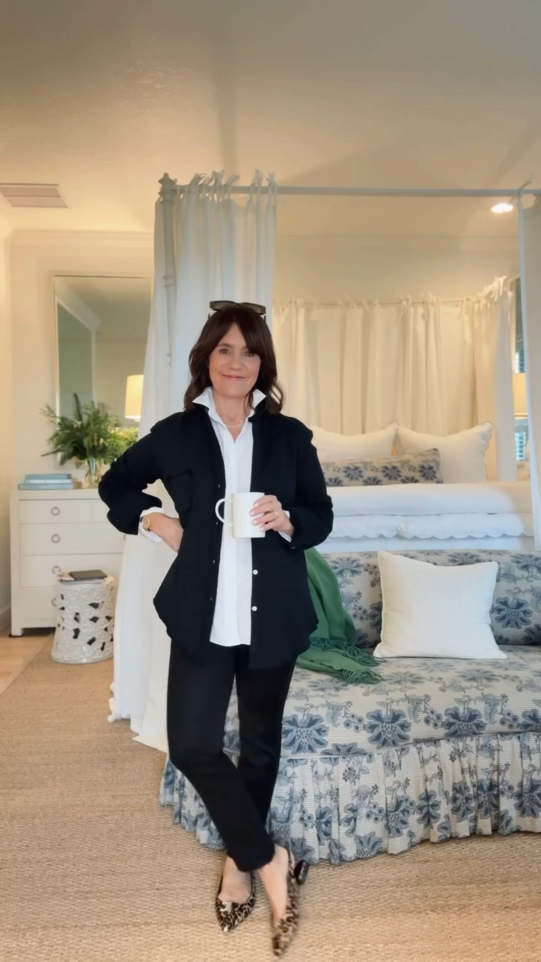 Outfit inspo from @frankandeileen ❤️
Everyone needs the perfect white top and this is one of my all time favorites!

#frankandeileenpartner #wearloverepeat 