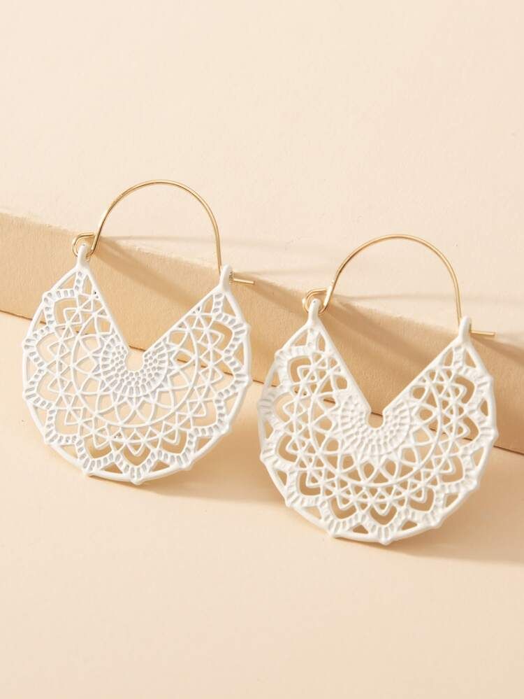 Hollow Out Flower Pattern Hoop Earrings | SHEIN