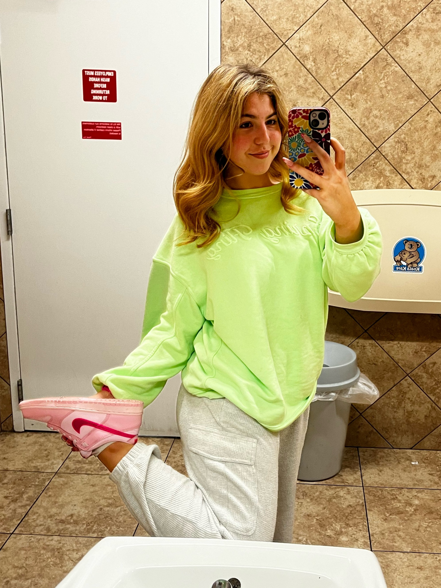 Comfortable road trip outfit 