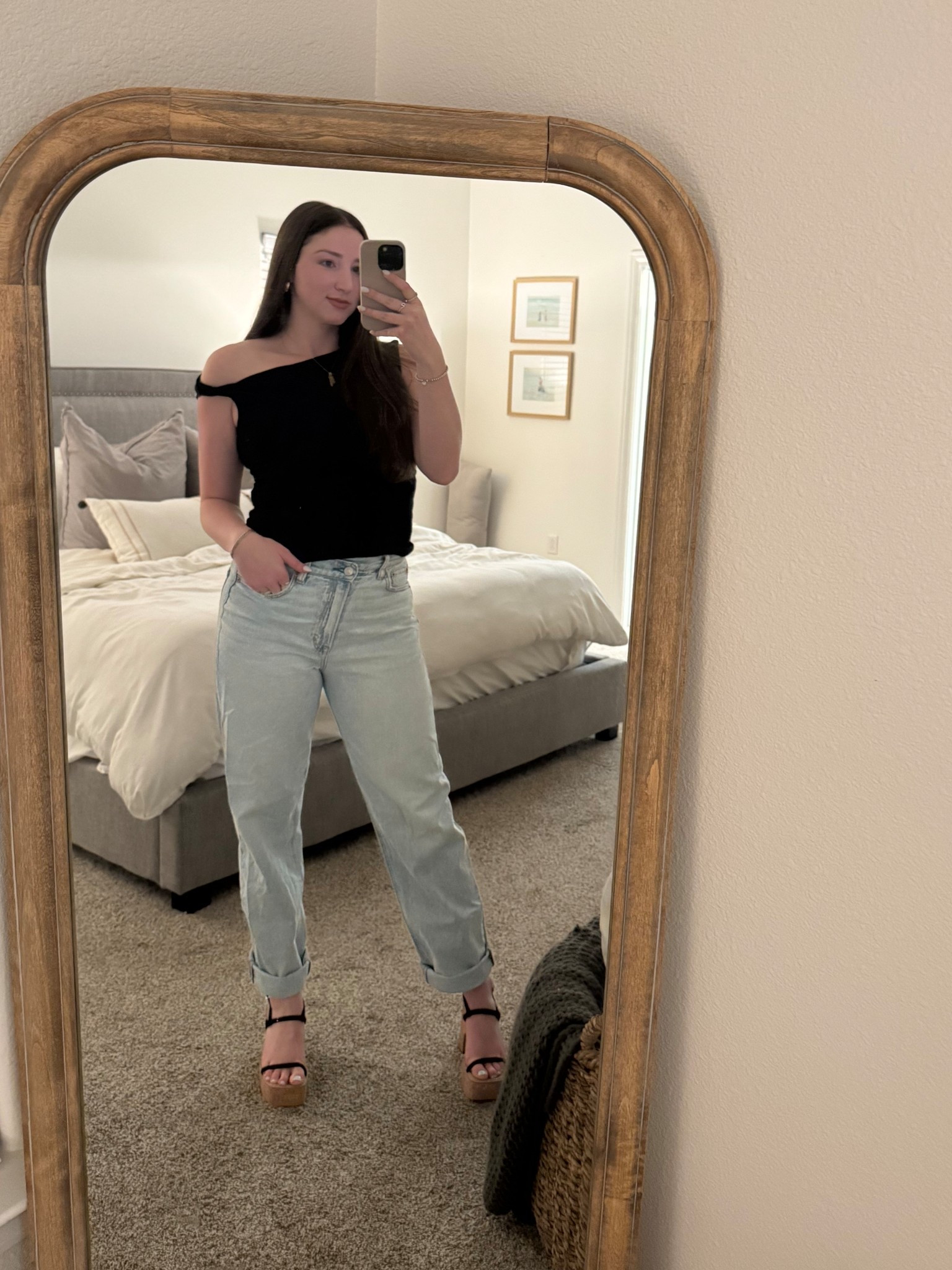 The best off the shoulder top 🖤 #top #jeans #americaneagle #gapfactory #dolcevita #shoes

#LTKSaleAlert #LTKStyleTip #LTKFindsUnder50