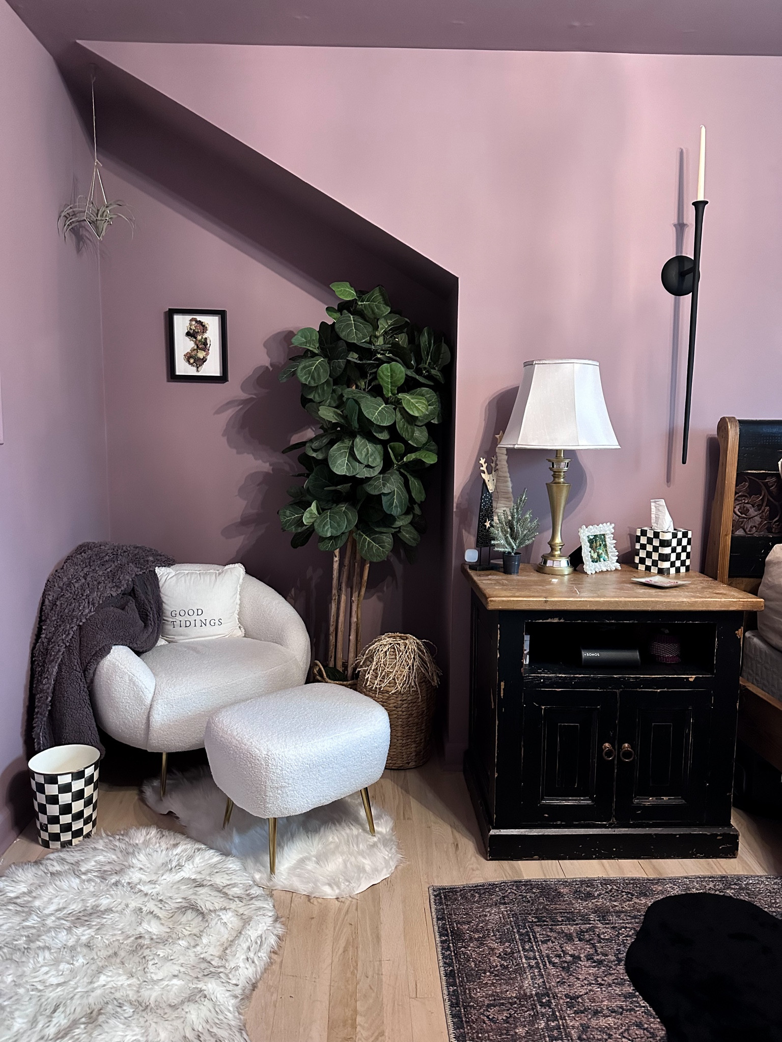 The reading nook in the guest bedroomm

#LTKhome