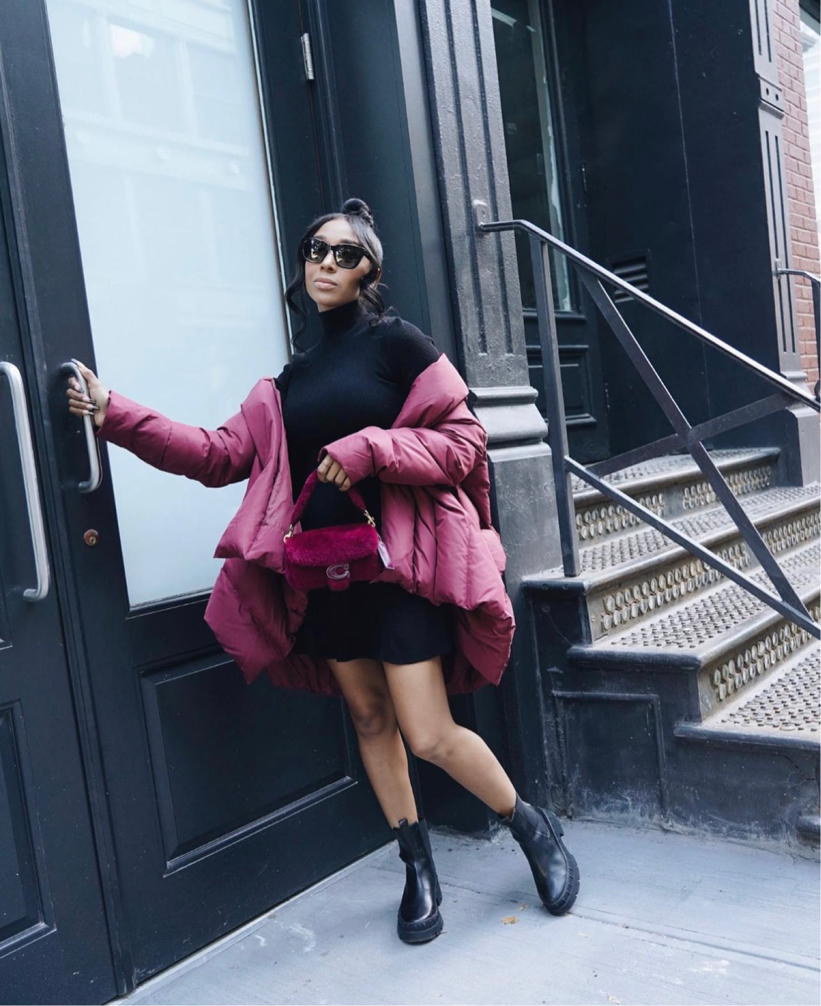 How do y’all feel about the shearling bags? I think they are super duper cute!! I really loved this look. Simple and super cute.

#LTKitbag #LTKfit #LTKshoecrush