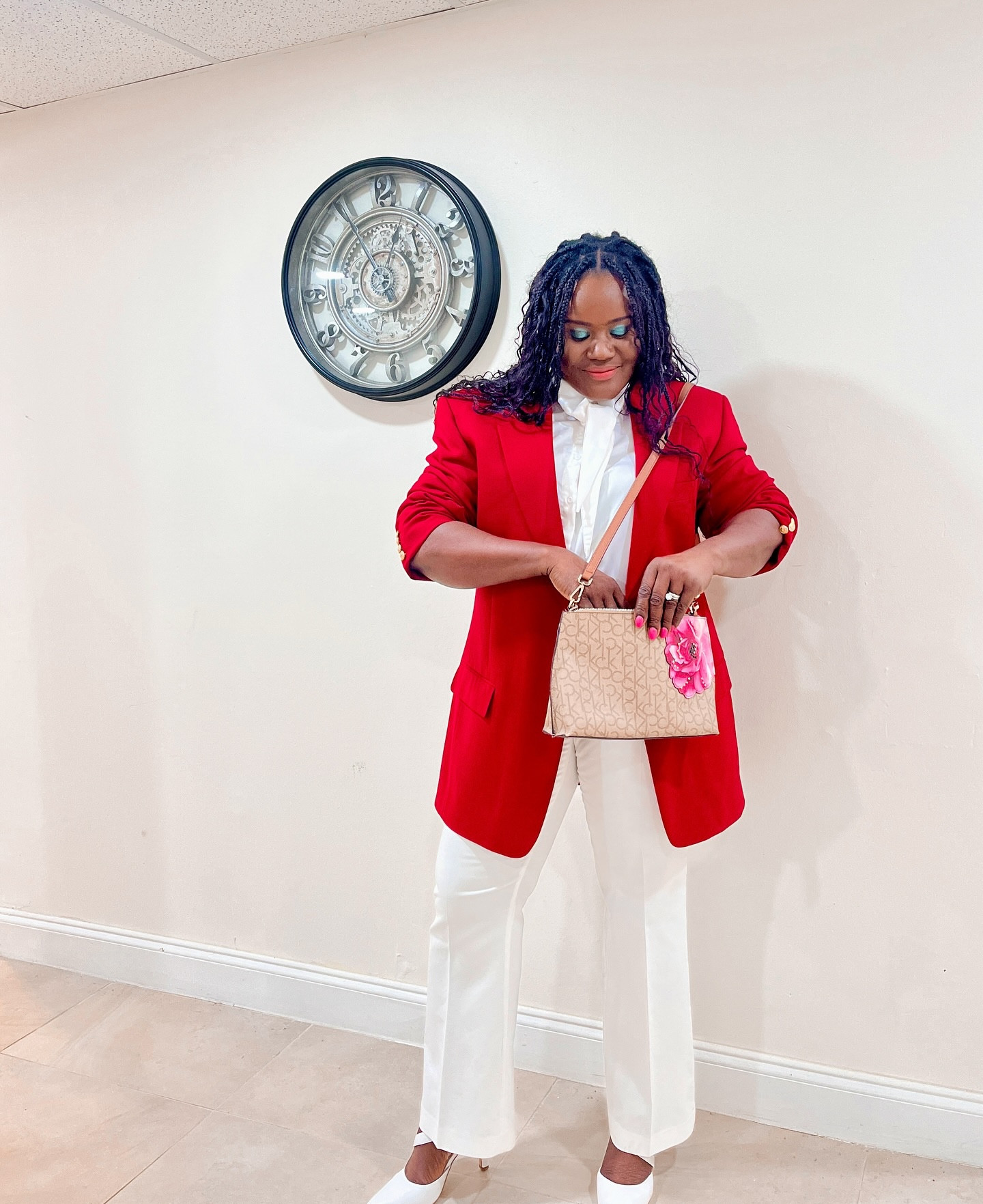 When in doubt, make your eyeshadow pop. 
🤍
Happy mid week my beautiful friend. Just popping in to remind you that you are loved💕❤️🤍
.
#outfitoftheday #fashionblogger #haitianblogger #atlblogger #ugc #ugccreator #ootd #momslife #altblogger

#LTKStyleTip