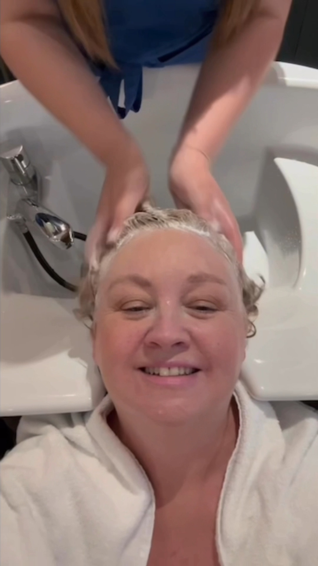 .. a beautiful hair day starts with a lovely shampoo & conditioning treatment .. then add in the secret ingredient (Lp High Shine Gloss) for that added glossy shine/ perfect finish
.. top it all off with a blow dry using Lp texturising foam & flex hairspray to keep in the style (with no sticky residue, which I love)
.. then finish off with a spritz of my fave perfume & lippy .. and we’re ready to Party !!!! 😊 

(I love my Dyson Air-wrap for that perfect at home blow dry & style finish .. well worth the investment (saving on a salon blow dry at £65 - £85 a time) it soon pays for itself !! 😊 & my Boots mini hairbrush is a complete lifesaver !! 

#perfecthairday #haircare


#LTKbeauty #LTKxBoots #LTKuk