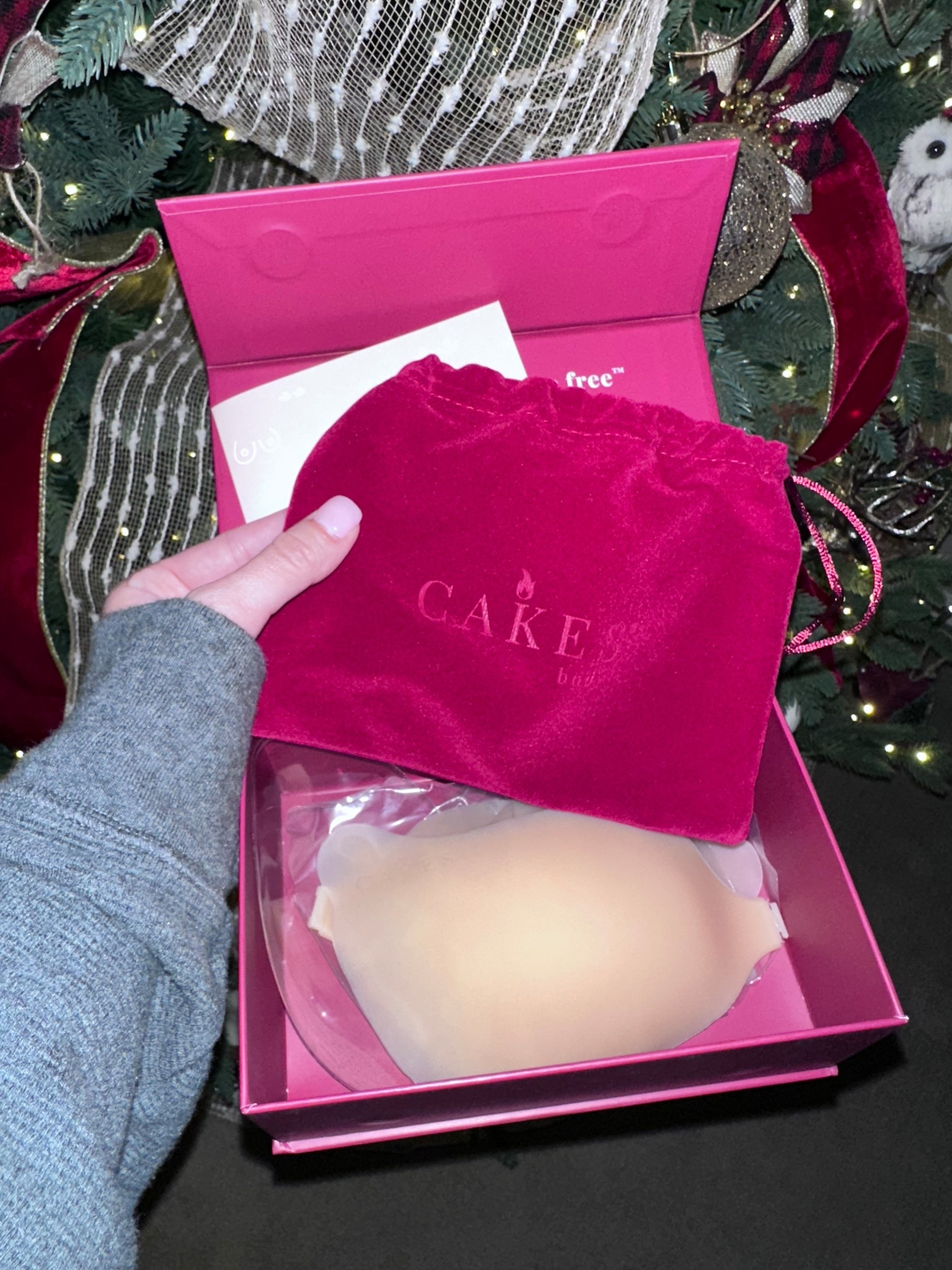 Cakes Body Sticky Cleavage Bra! The ultimate bra situation hack 

#LTKgrwm #LTKHoliday #LTKGiftGuide