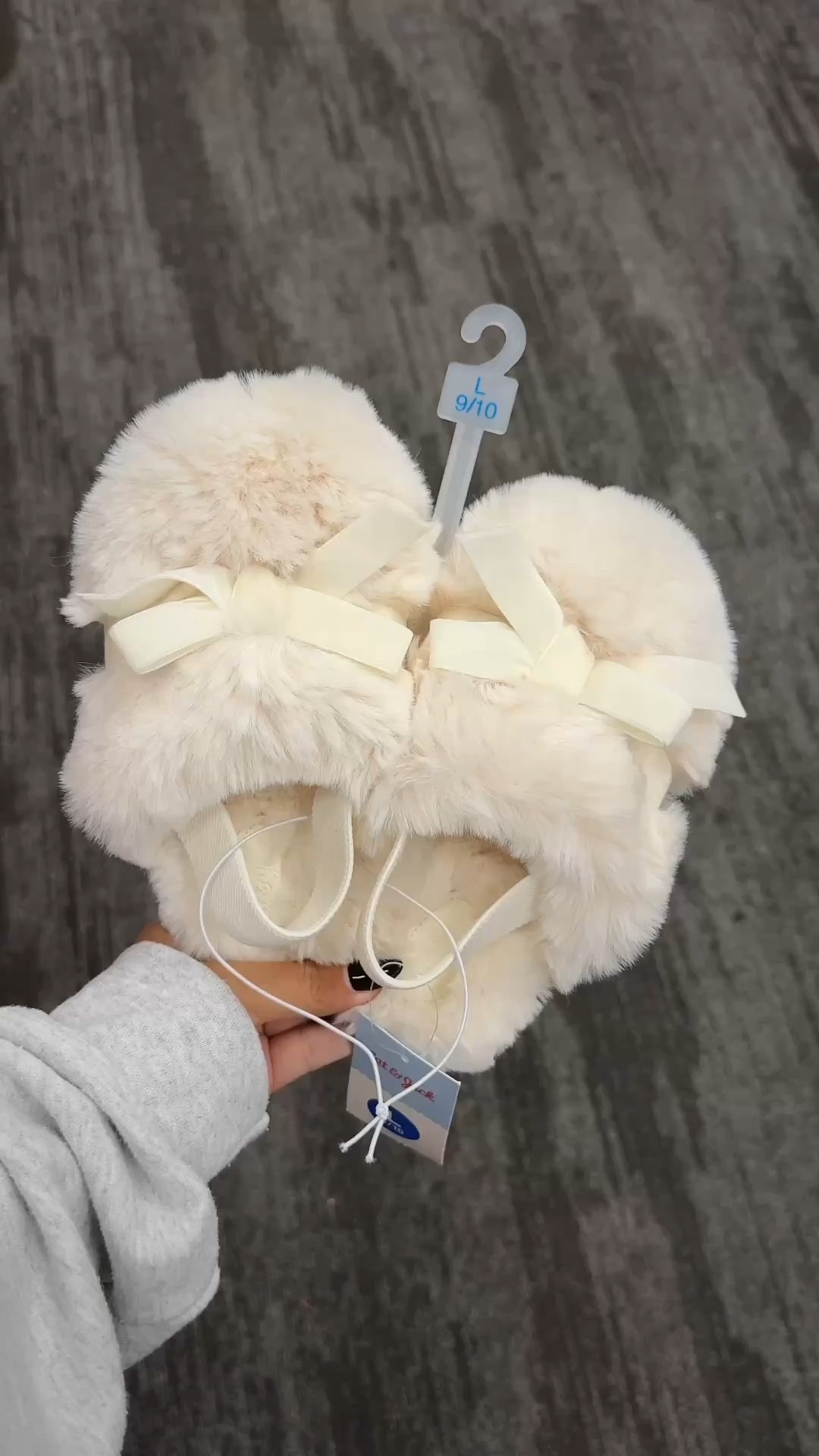Slippers for the fam are 20% off today at Target 🤎✨

#target #blackfriday #slippers #matchingslippers #bow #holidays #targetfind #mommyandme

#LTKSaleAlert #LTKHoliday #LTKFindsUnder50