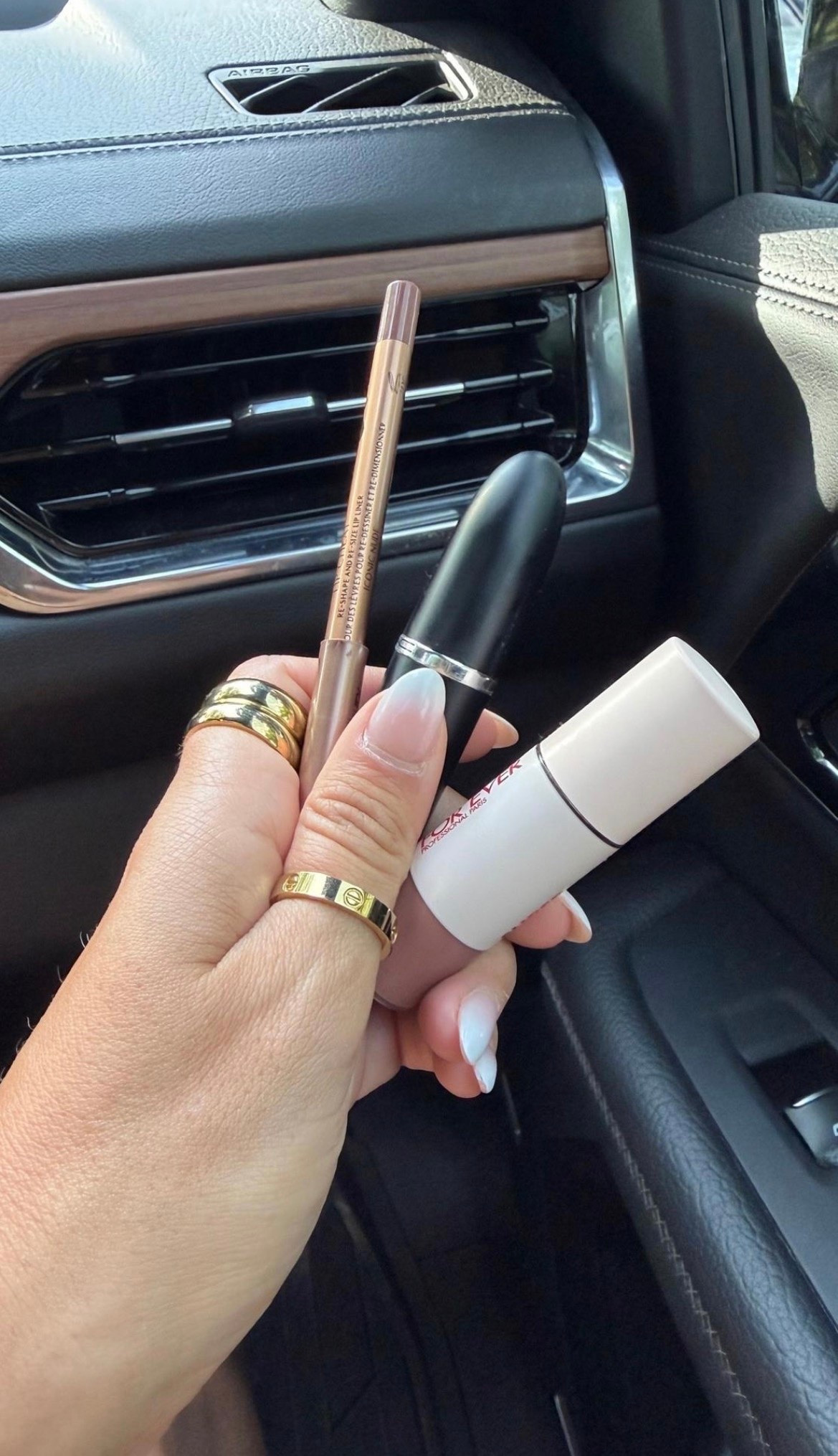 Today’s lippie. 
Lip liner: iconic nude
Lip: fleshpot
Gloss: whatever walnut

#LTKSeasonal #LTKTravel #LTKBeauty