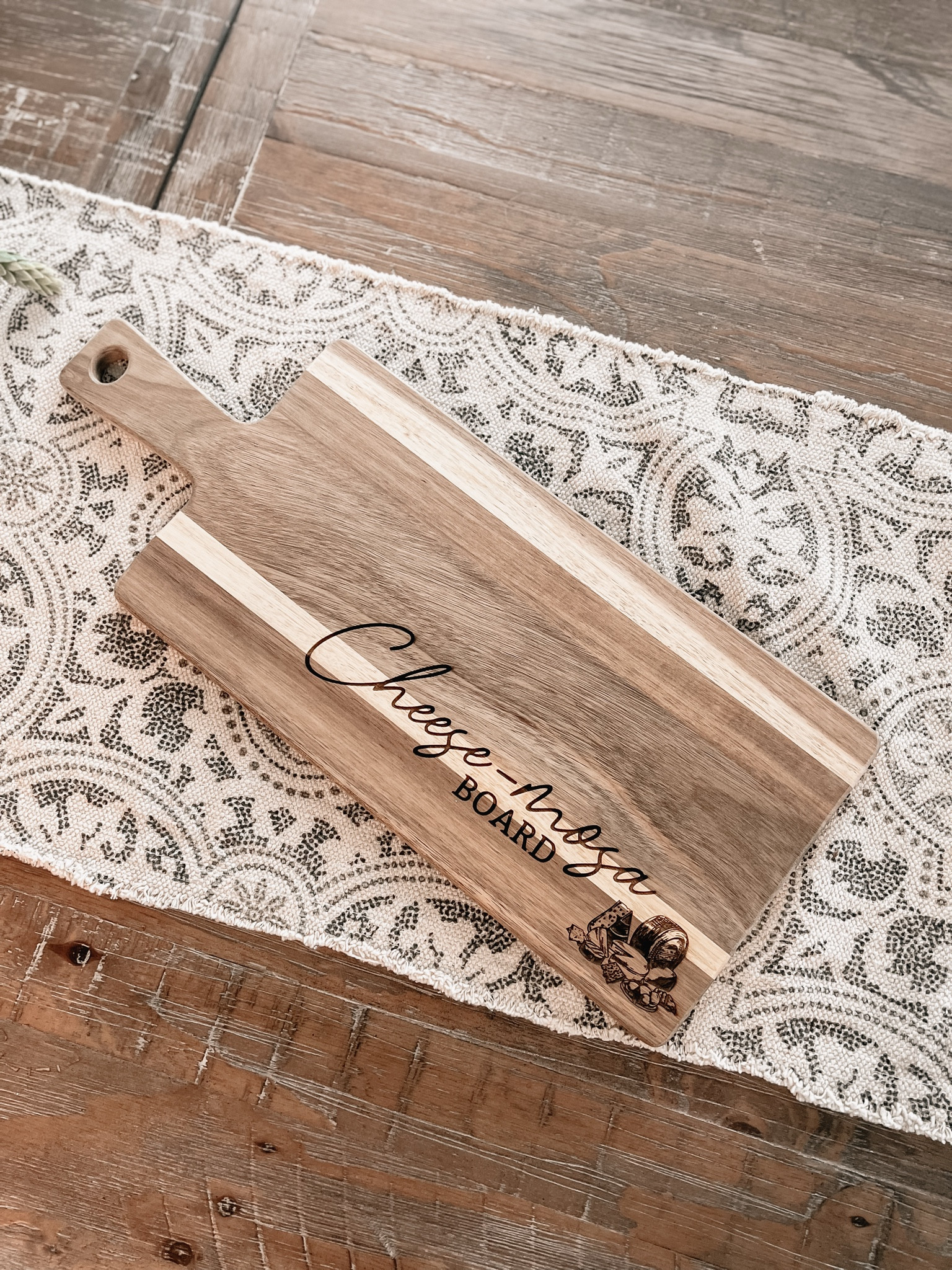 ✨Holiday Gift Idea!✨

What girl doesn’t love to chisme around some wine and charcuterie? In a good way of course!🍷🍇🍓🥖

This is the perfect gift for you Spanish-speaking ladies! Perfect for the holidays, a house-warming gift, or just a fun girls night. 

I’ve purchased a few items from this Etsy store and everything has come to me in great condition. The owner is super sweet and has great customer service! 

Shop it through my LTK or drop a 🍷 emoji below and I’ll send you the link!


#woodandgray #holidaygiftidea #chismosa #cheesemosa #charcuterie #housewarminggift #girlsnight #etsyfind

#LTKHome #LTKHoliday #LTKGiftGuide