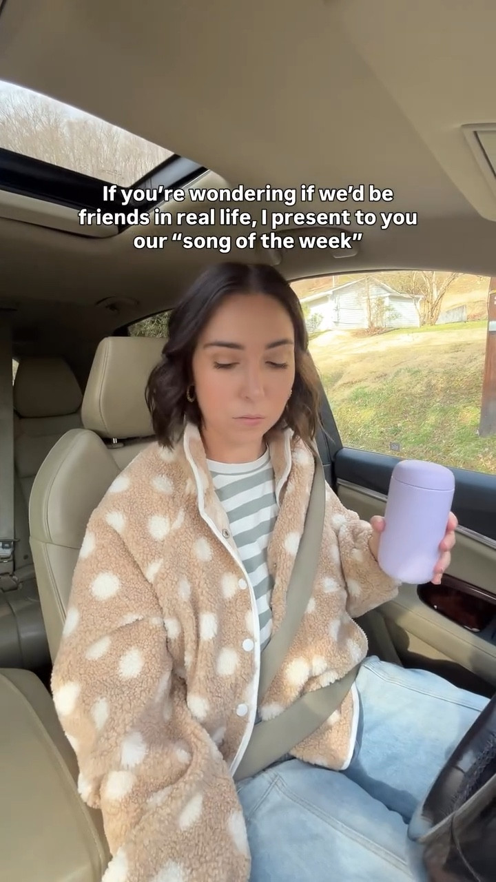 If you can’t sing this theme song, you can’t jam with us 🥦🍅🥒🎶

Kidding… but you at least gotta admit this is a hit! As my kids in class say, “VeggieTales lowkey slaps” 🤣 I sliced it for the purposes of this video.. but HIGHLY recommend the full version! LOL 

#veggietales #millenialmom #churchkid