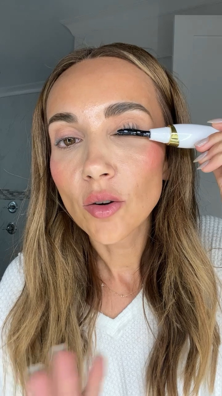 Lash lift, lash serum on sale - save 25%