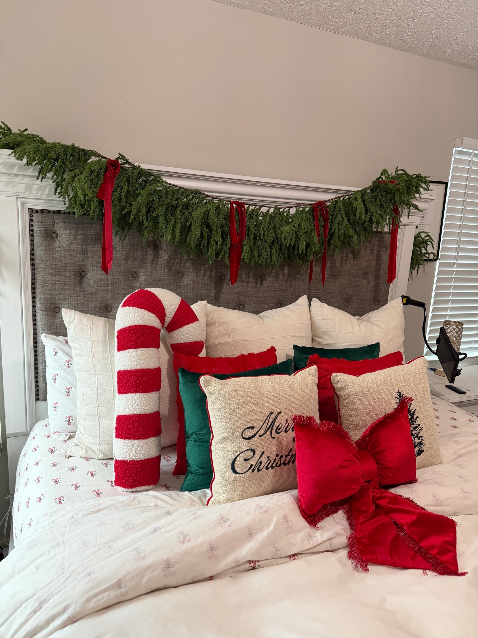 Christmas bed decor🎄✨🎅

#LTKHoliday #LTKSeasonal #LTKHome